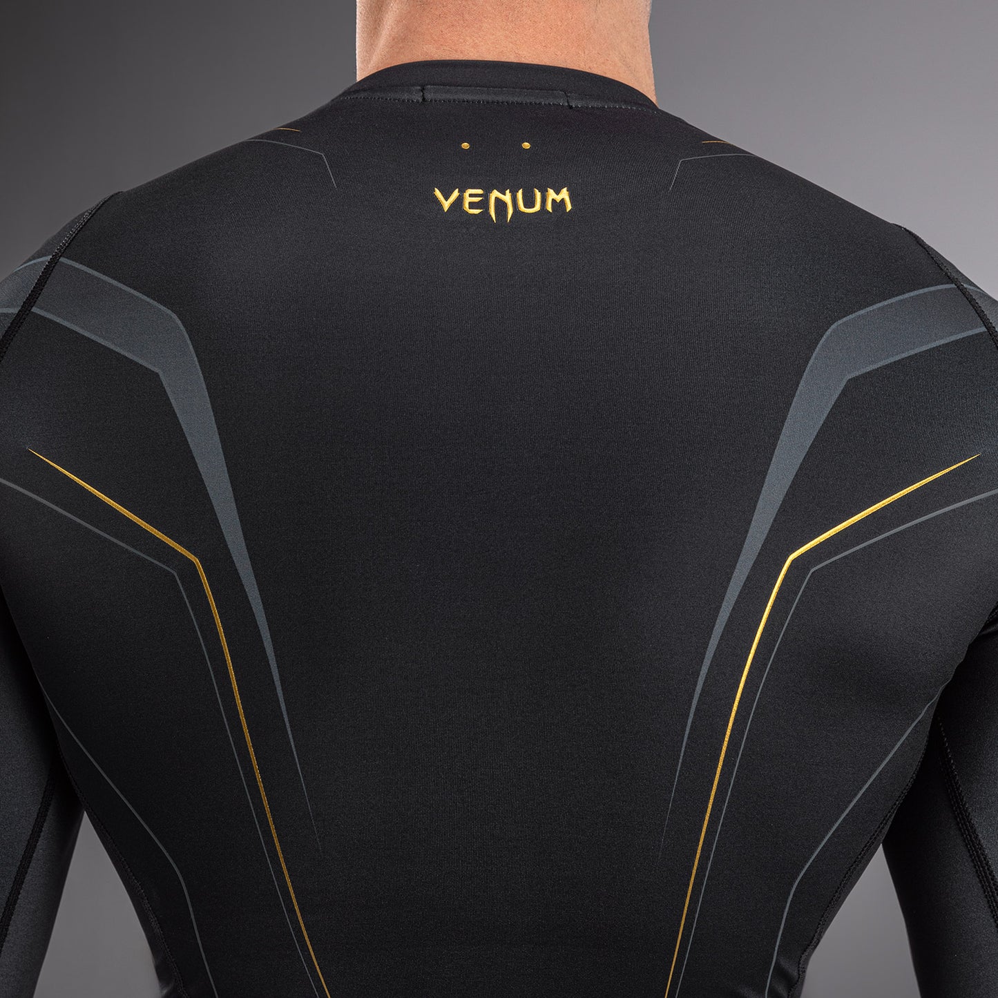 Venum Streamline 長袖ラッシュガード ブラック/ゴールド