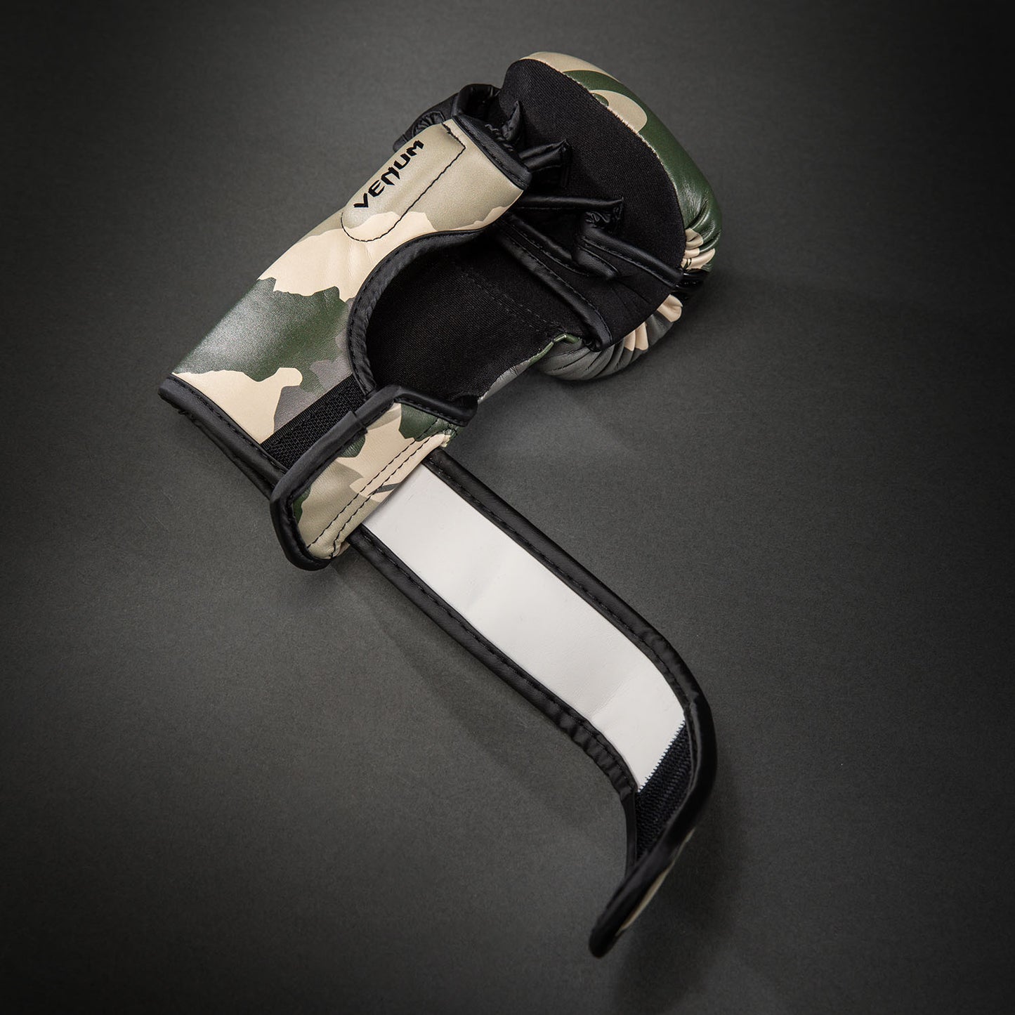 Venum Elite カモ スパーリンググローブ - カーキ/オフホワイト