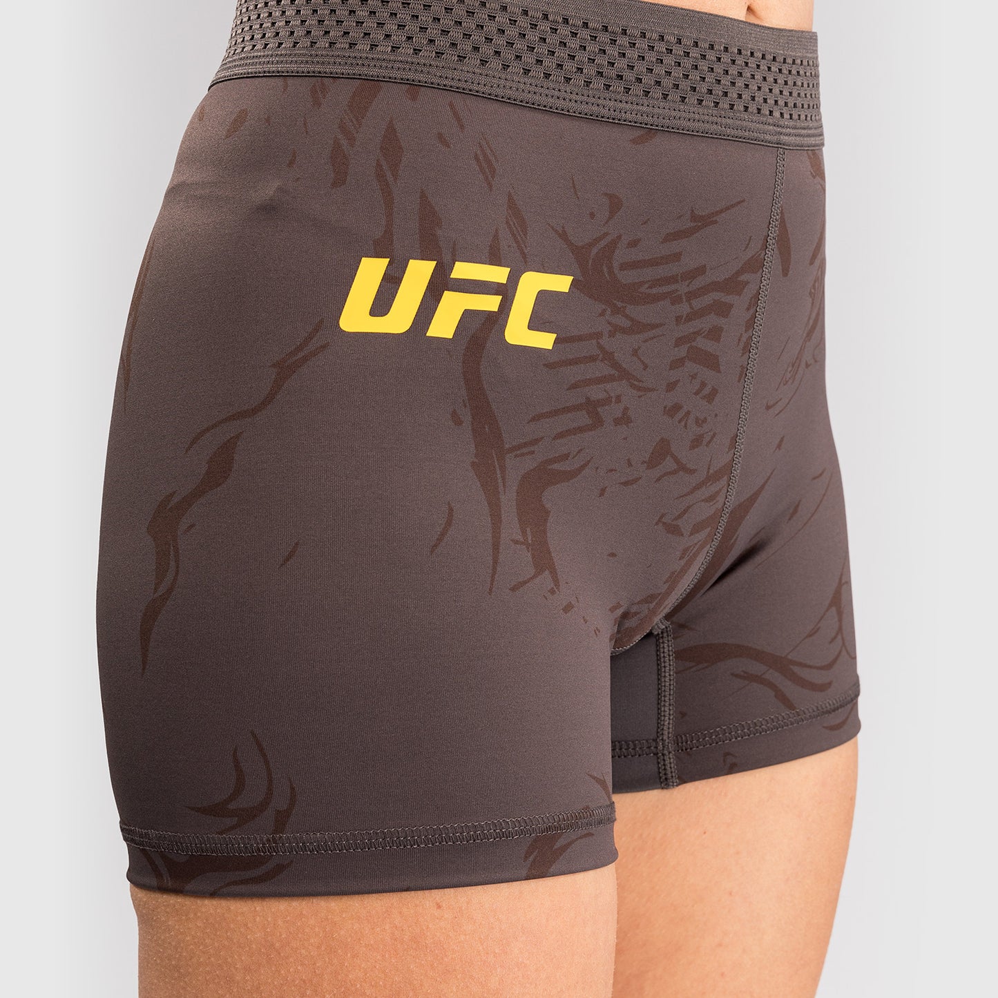 UFC Fusion by Venum Fight Week ヴァレトゥードショーツ（女性用） - アーセンブラウン