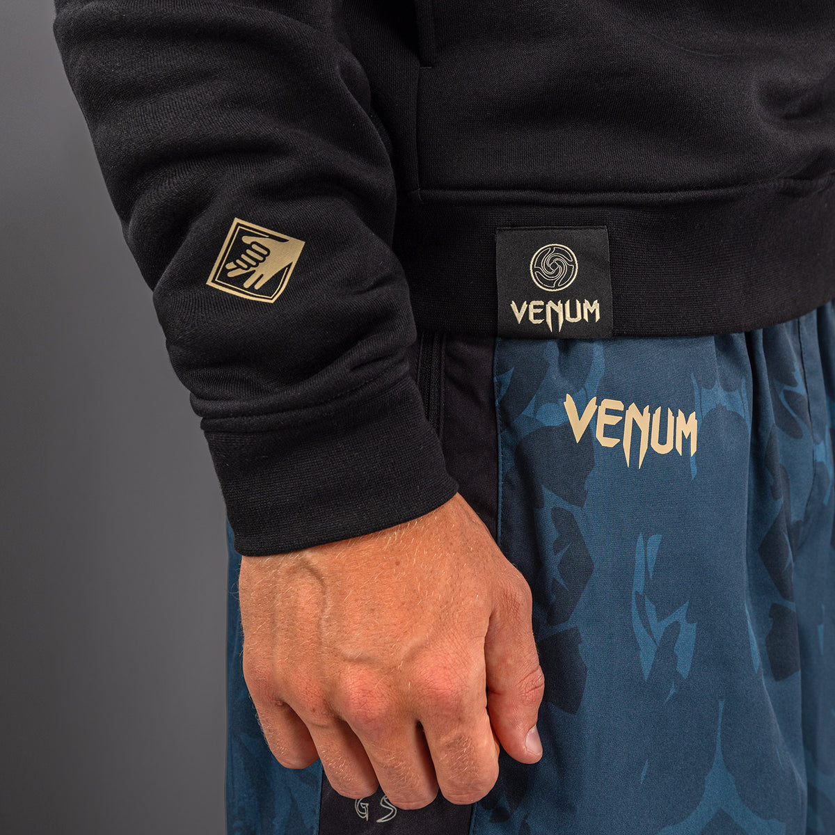 Jujutsu Kaisen x Venum Fushiguro フシグロ パーカー – オーシャンブルー