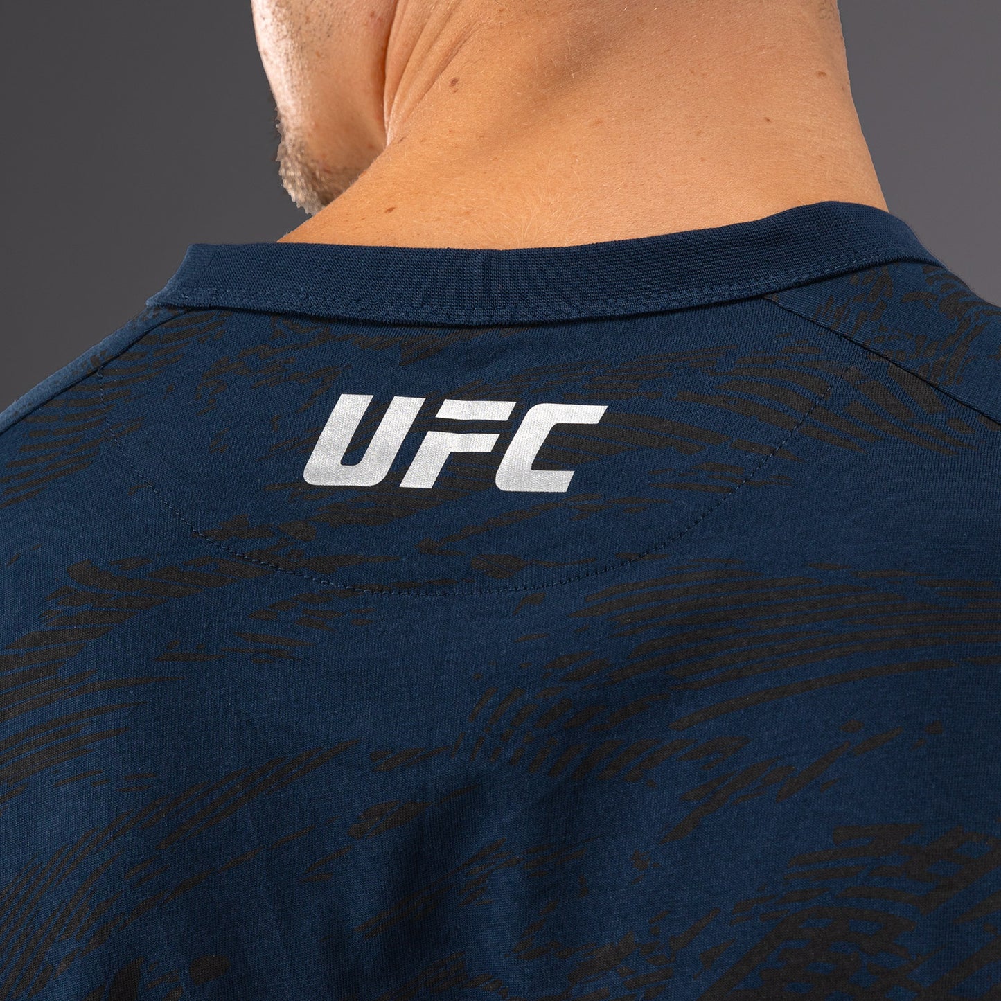 UFC Fusion by Venum Fight Week ロングスリーブTシャツ（男性用） - オーシャニックブルー