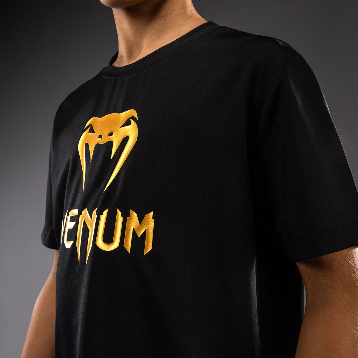 Venum Classic キッズ Dry Tech Tシャツ - ブラック/ゴールド