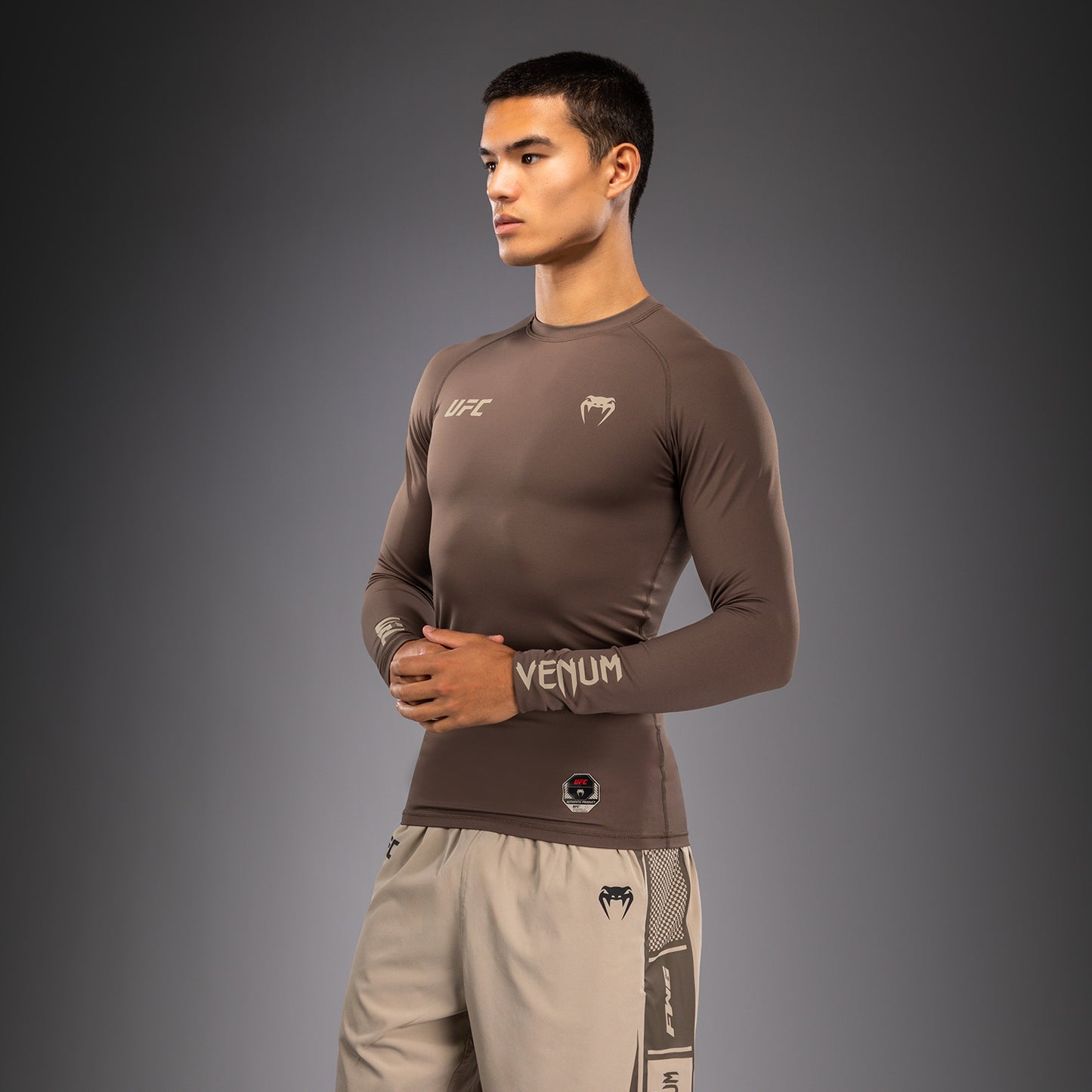 Venum UFC Unity by Venum Authentic Fight Week メンズ テクニカル 長袖ラッシュガード - ブラウン