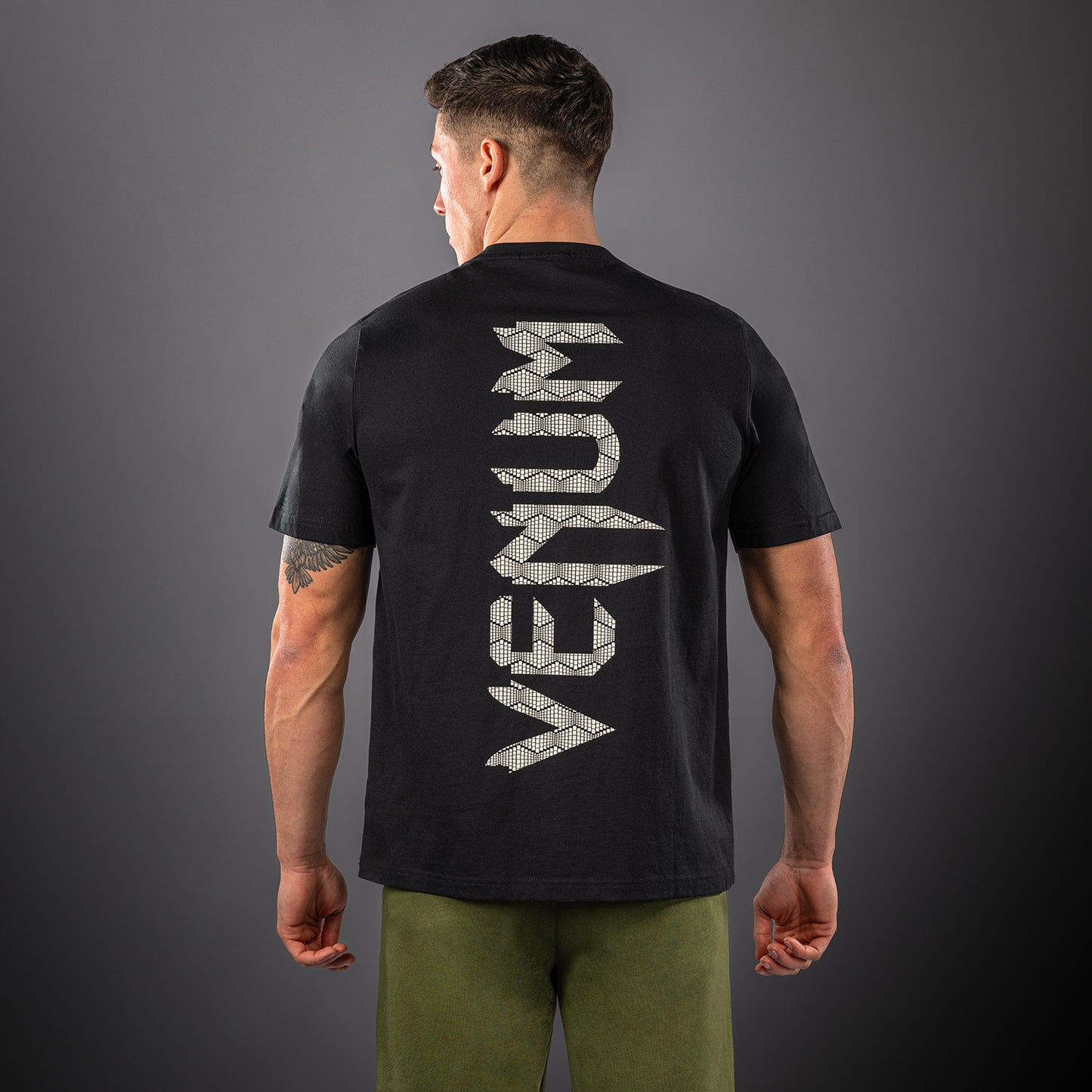Venum Naga Tシャツ – ブラック