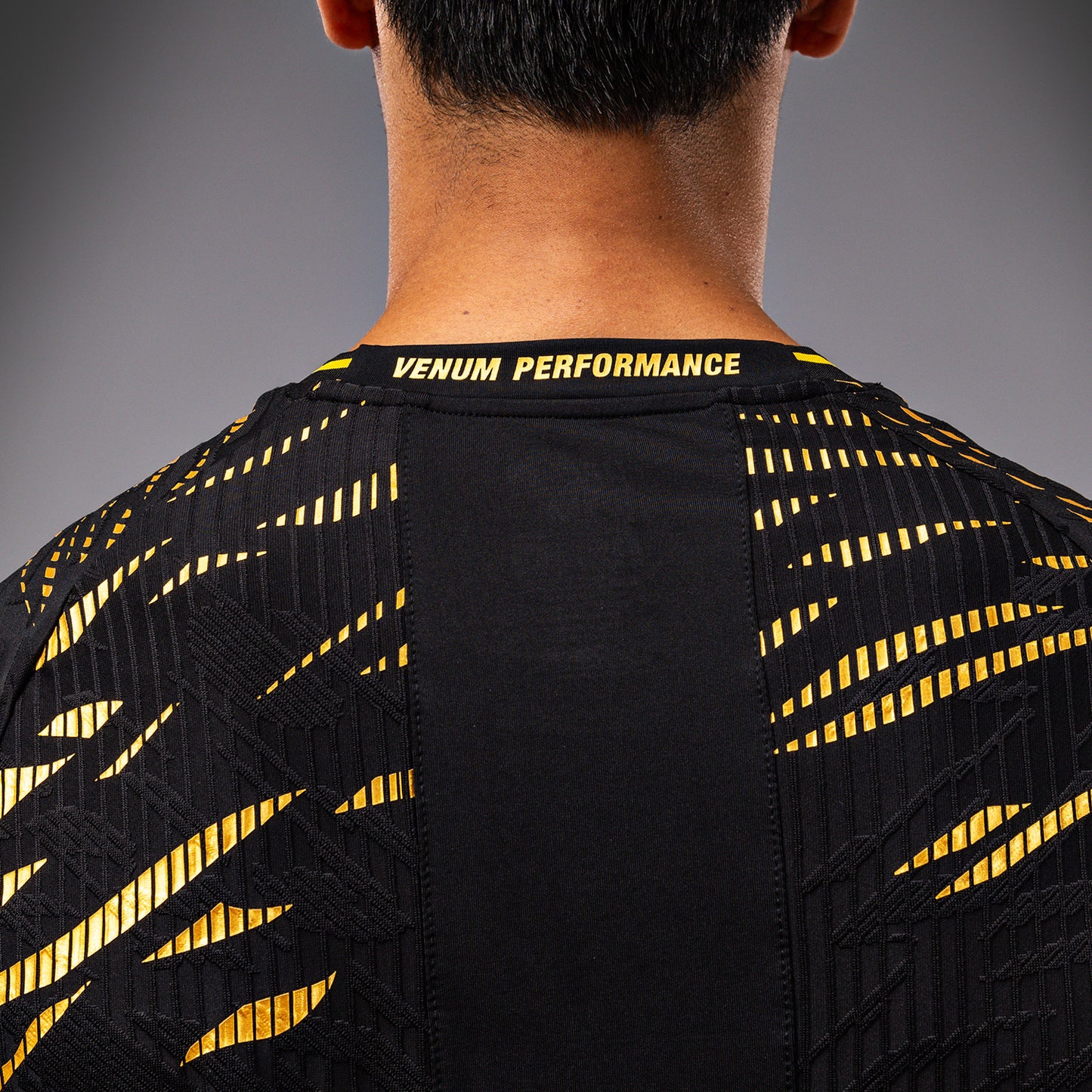 UFC Fusion by Venum Authentic Fight Night レースTシャツ（男性用） - チャンピオン