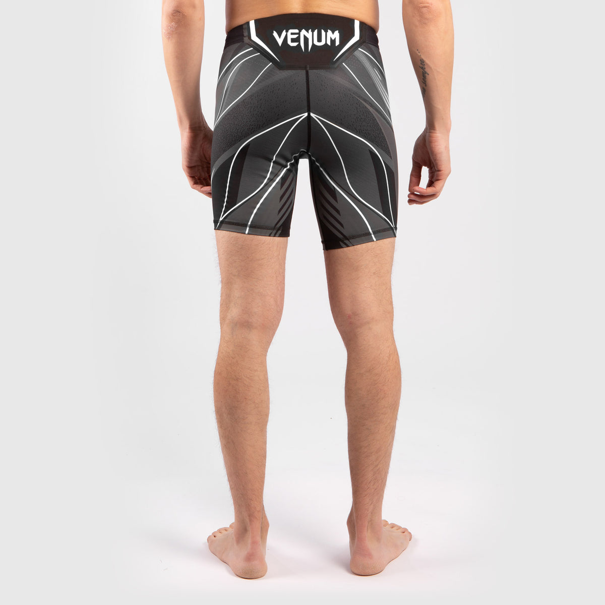 Venum UFC Authentic Fight Night メンズ コンプレッションショーツ – ブラック