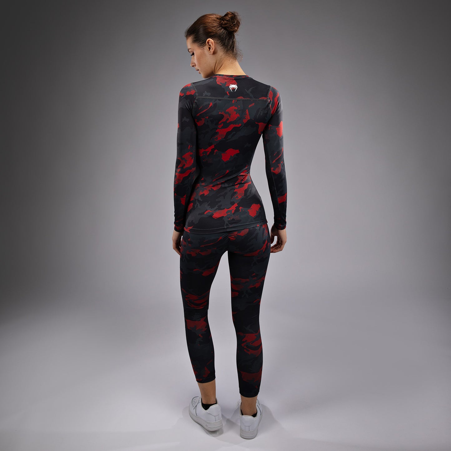 Venum x Sophia Rose Urban Red Camo レディース ロングスリーブ ラッシュガード