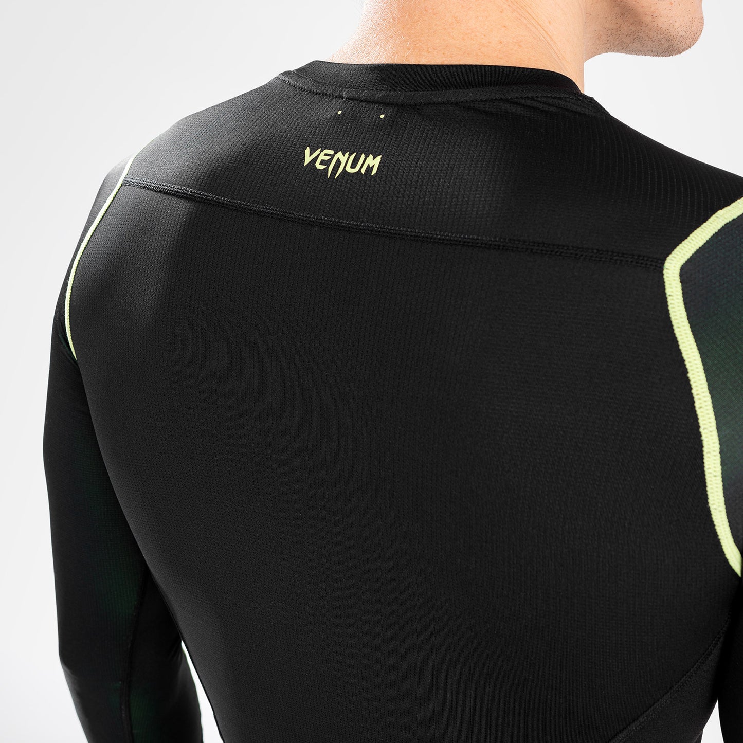 Venum Fusion 2.0 男性用ラッシュガード - 長袖 - ブラック/イエロー