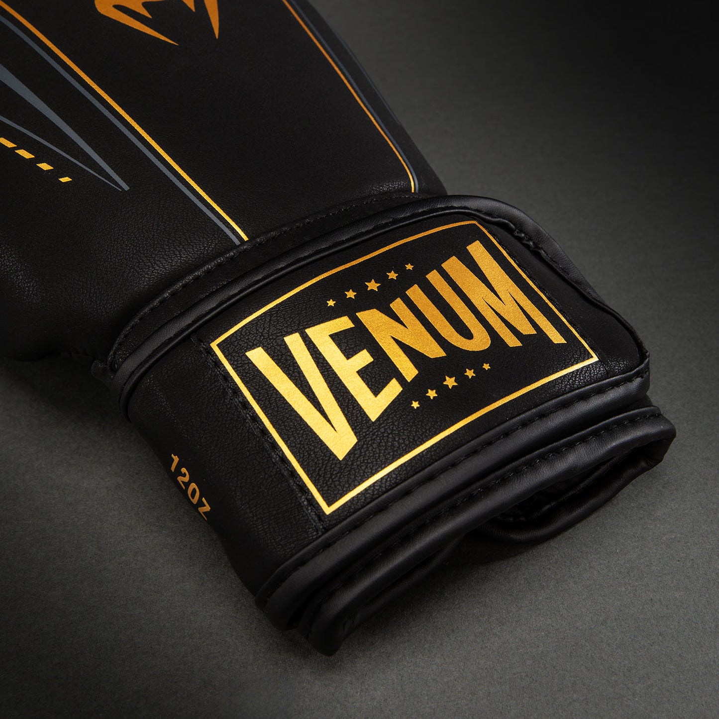 Venum Streamline ボクシンググローブ – ブラック/ゴールド