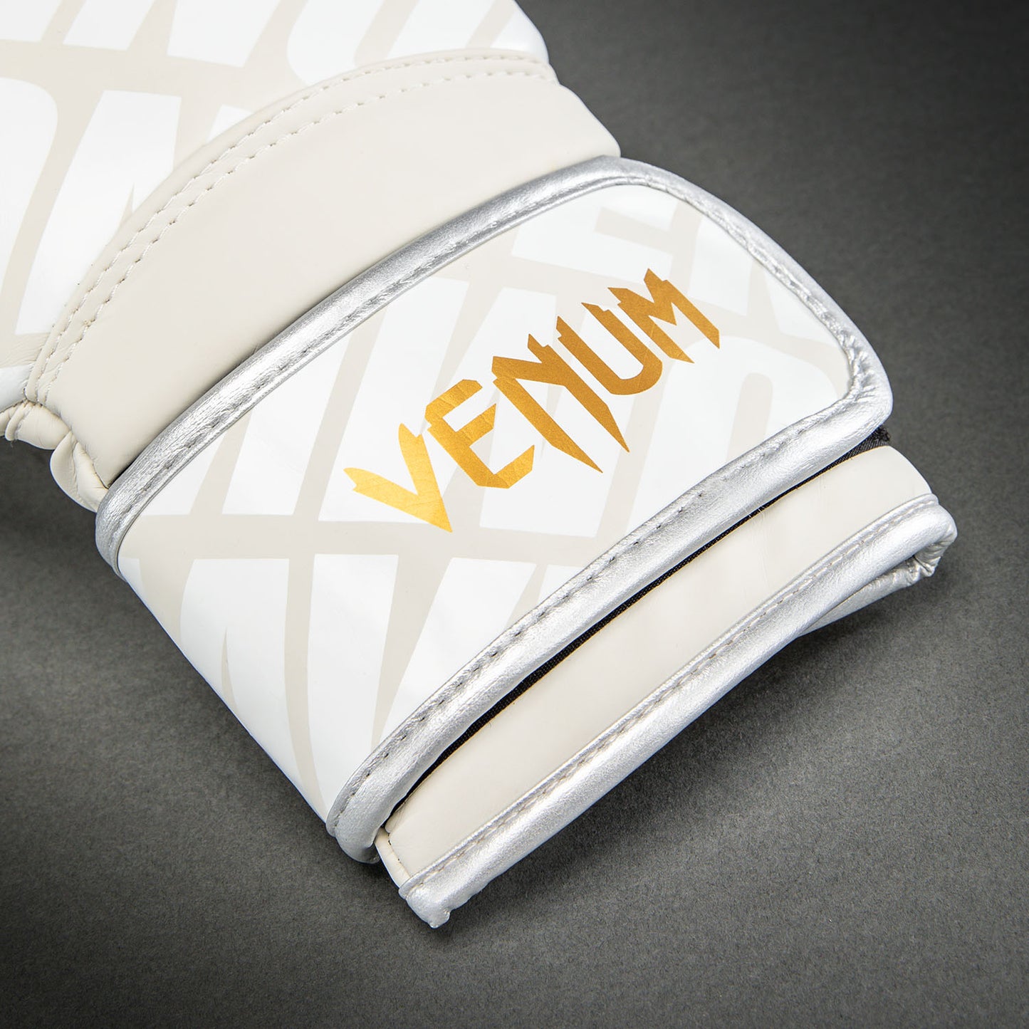 Venum Contender 1.5XT ボクシンググローブ - ライトベージュ/ホワイトクリーム