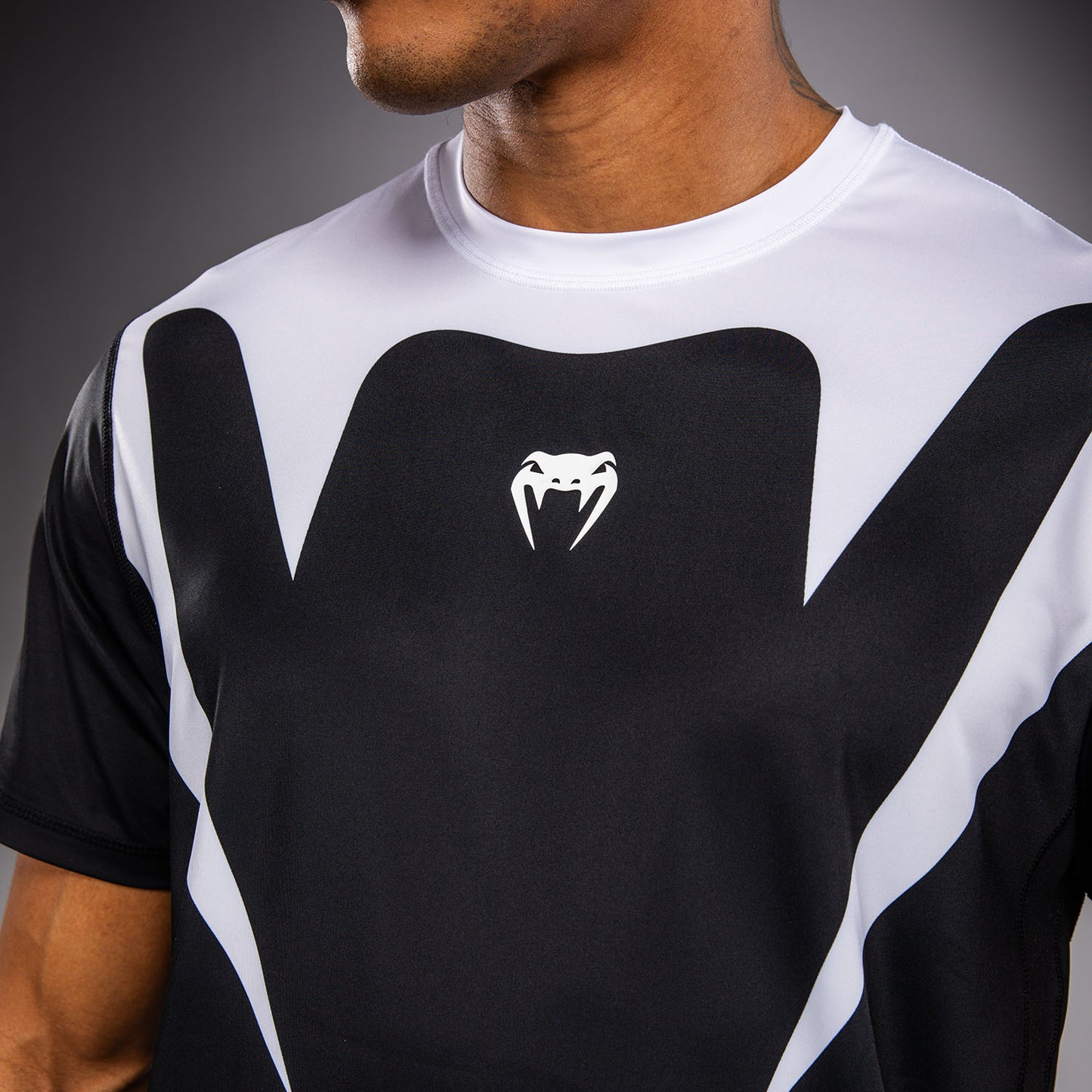 Venum Attack 90 ドライテックTシャツ – ホワイト/ブラック
