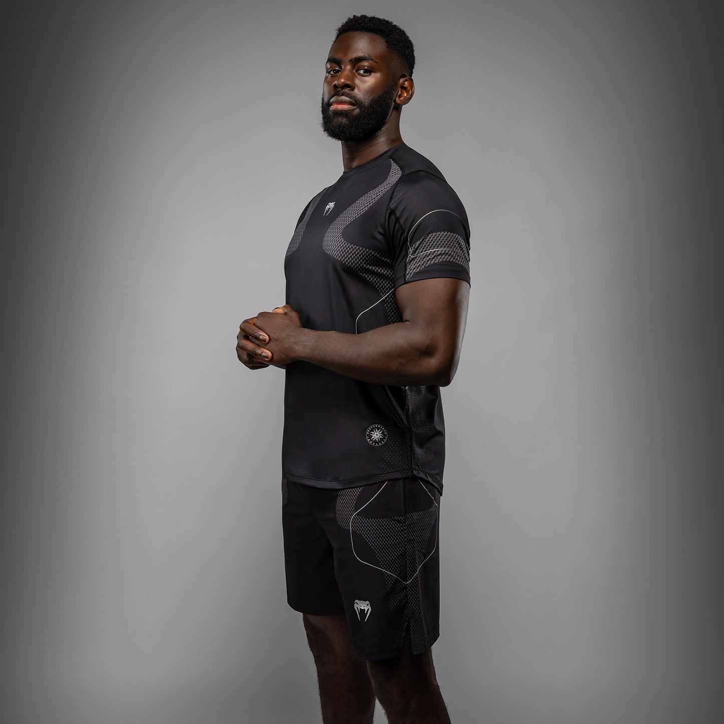 Venum Nexus Dry-Tech Tシャツ – ブラック/シルバー