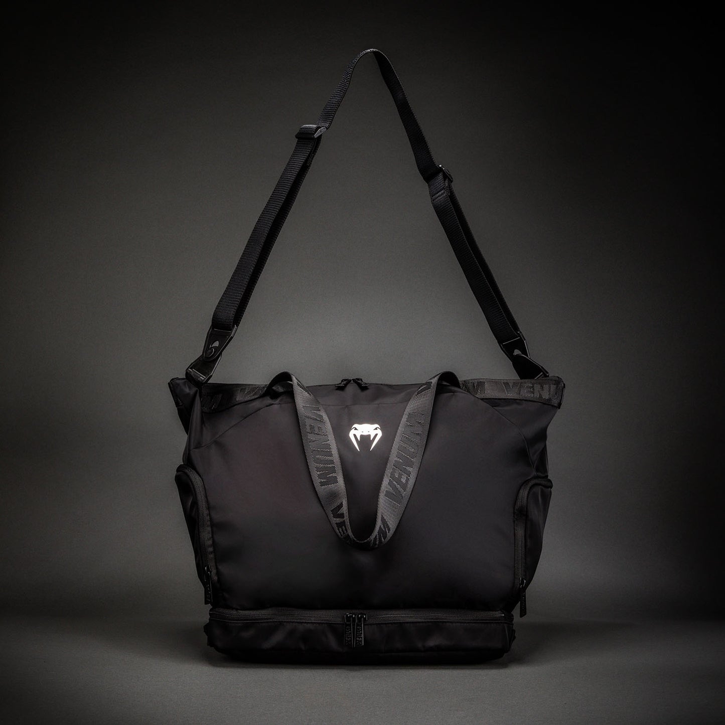 Venum Essential スポーツバッグ - ブラック