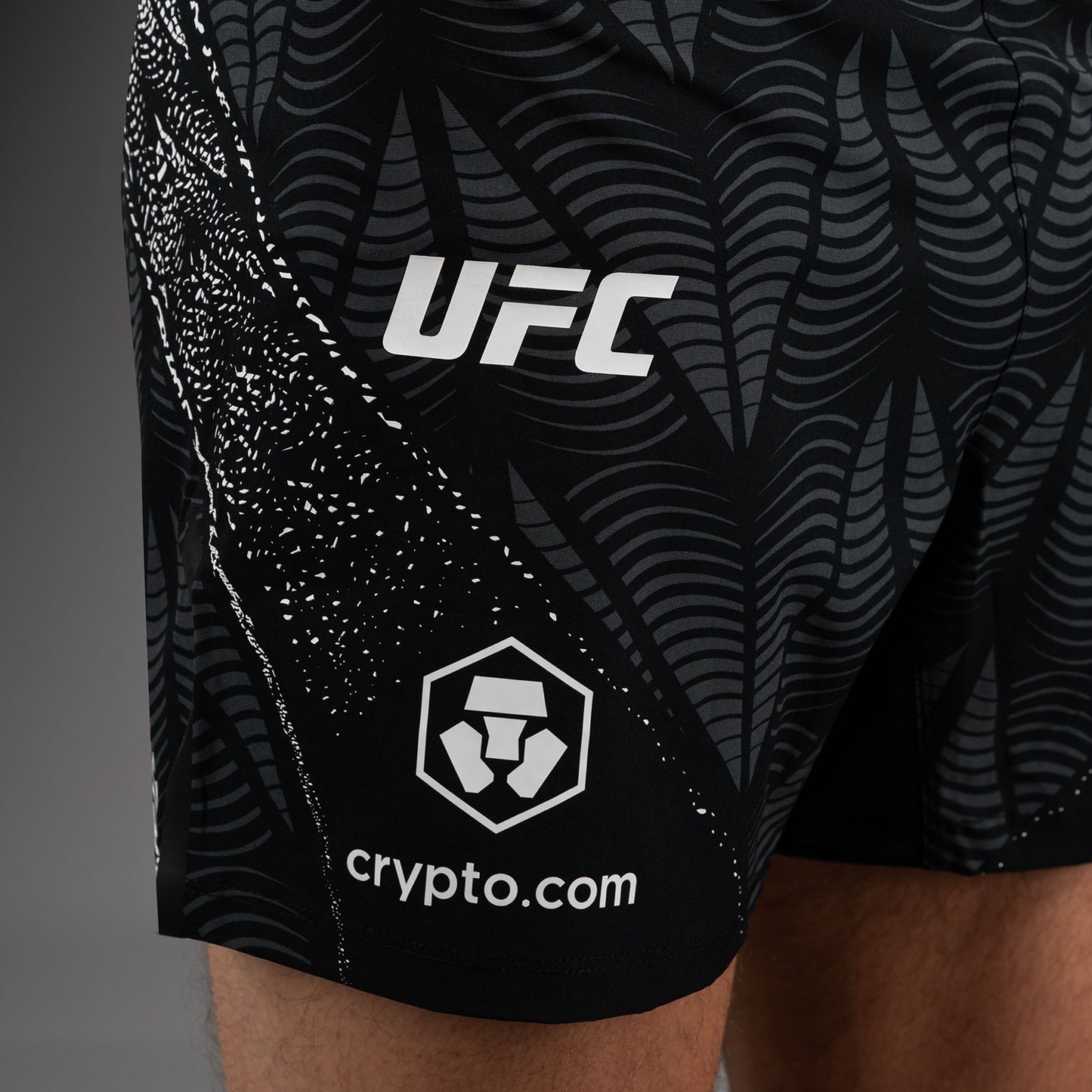 UFC Zenith by Venum Authentic Fight Night ショートフィットファイトショーツ メンズ - ブラック