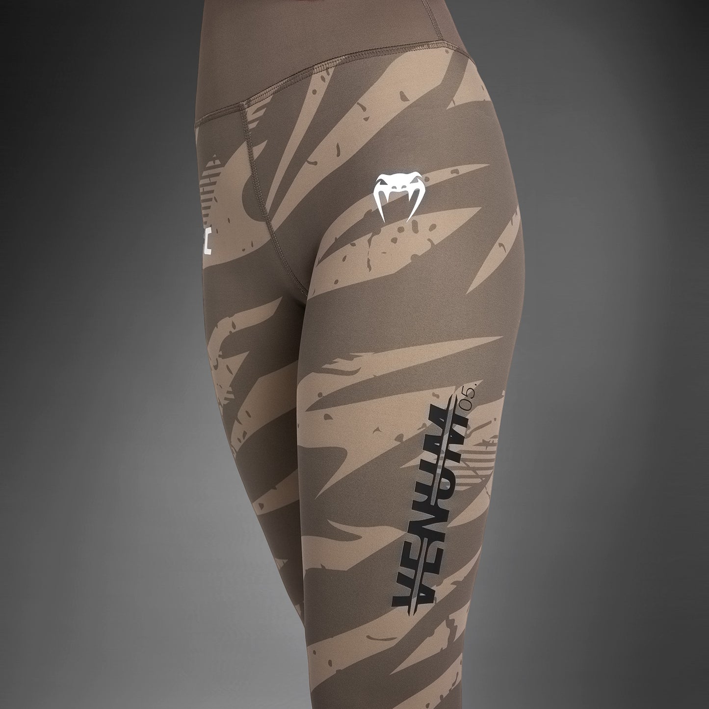 UFC Adrenaline By Venum Fight Week - 女性用パフォーマンスタイツ - Desert Camo