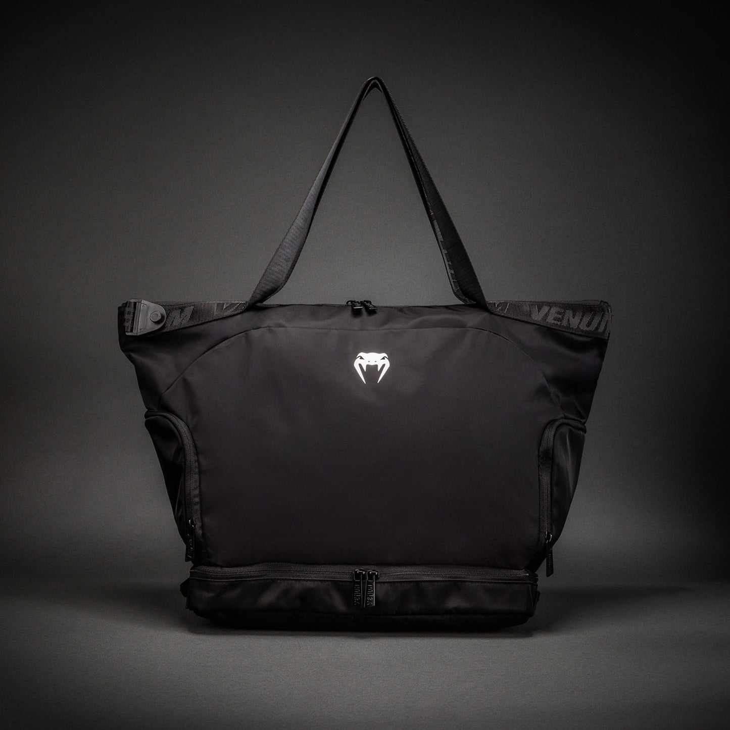 Venum Essential スポーツバッグ - ブラック