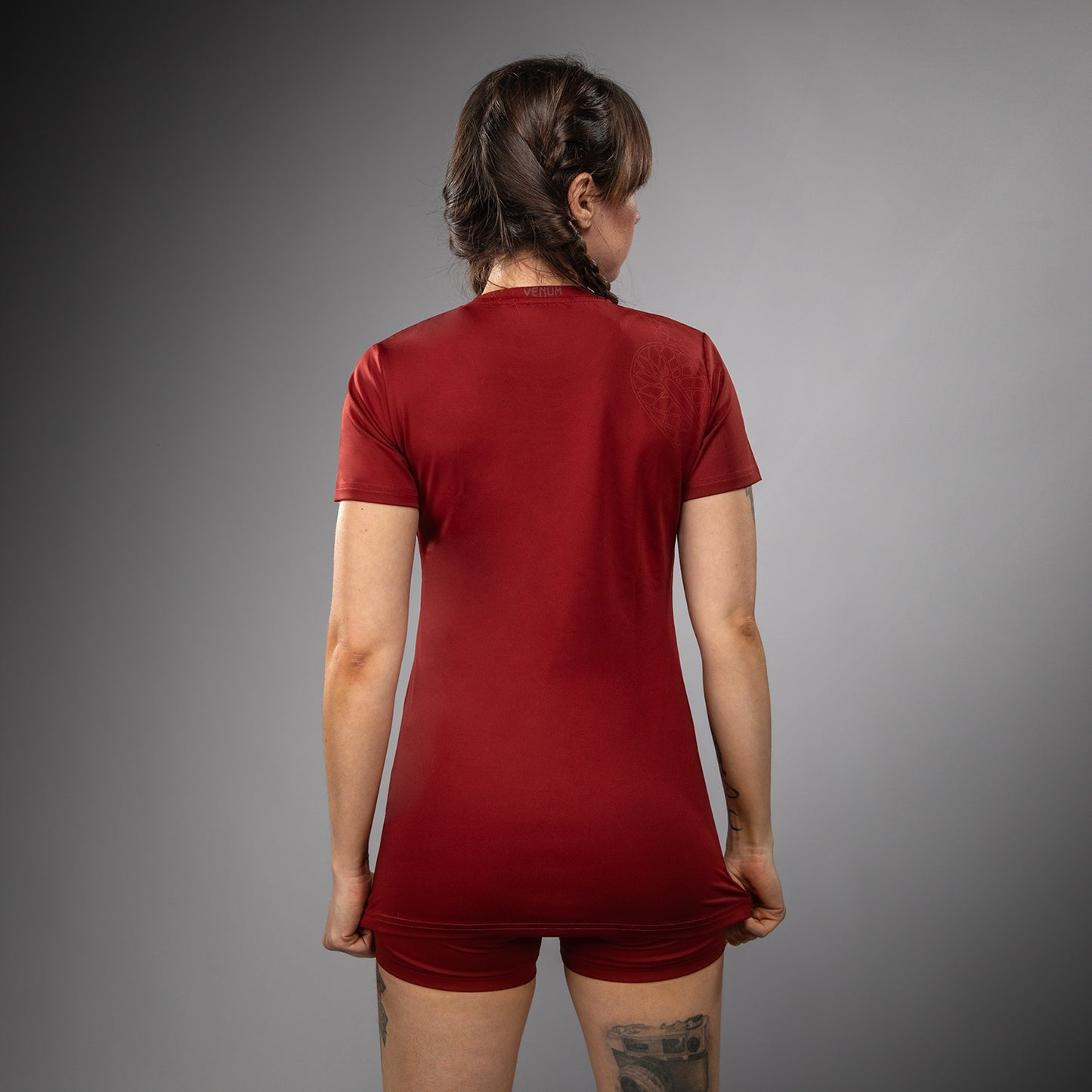 Venum Serpenti レディース ドライテック Tシャツ – バーガンディ/アイボリー
