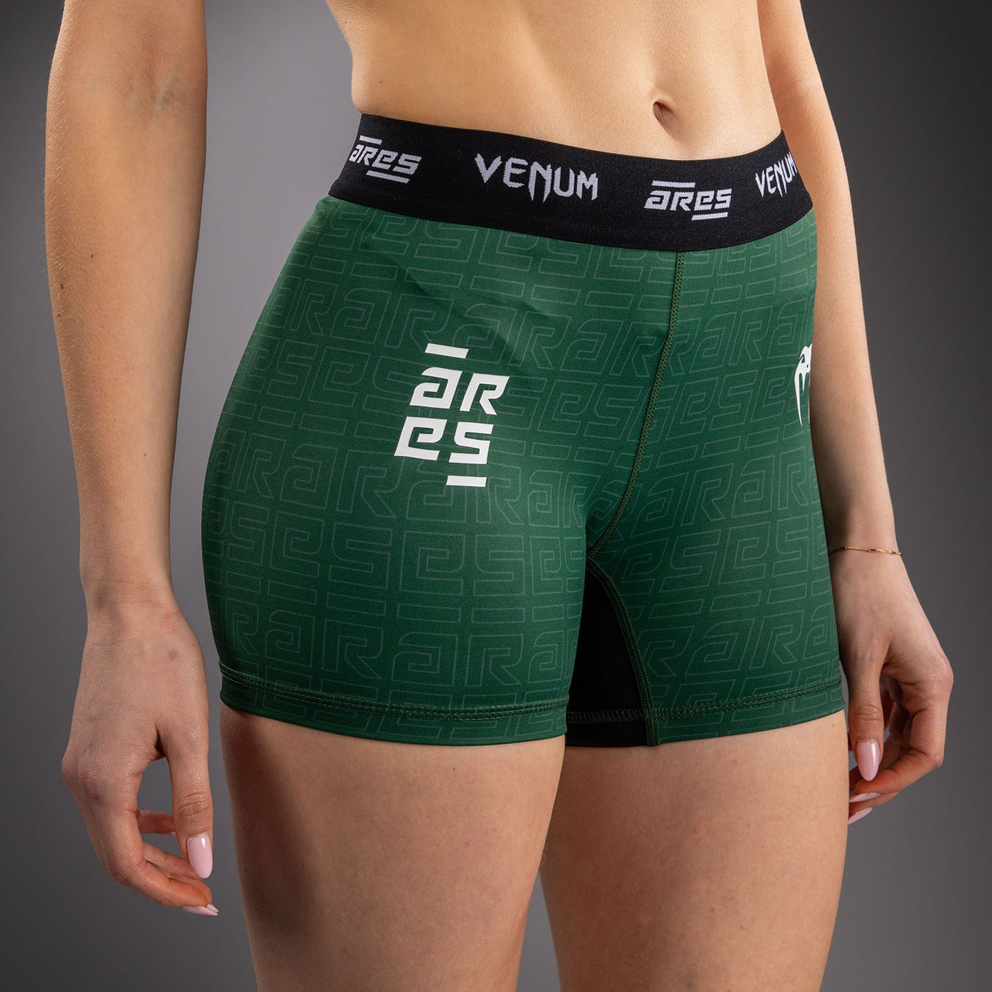 Venum x Ares 2.0 レディース トレーニングショーツ – カーキ