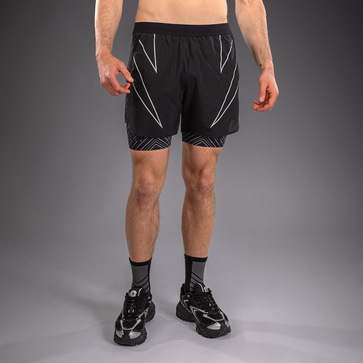 Venum Midnight Fury トレーニングショーツ – ブラック/グレー/シルバー