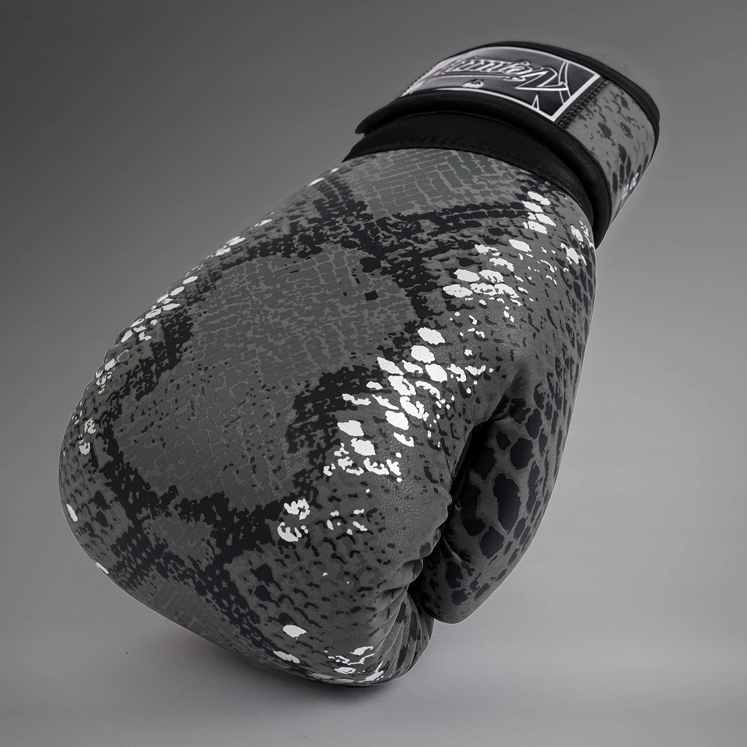 【美品】VENUM ボクシンググローブ 12oz ダークカモ） df0a5775b76260bde6f2d1b3c67647