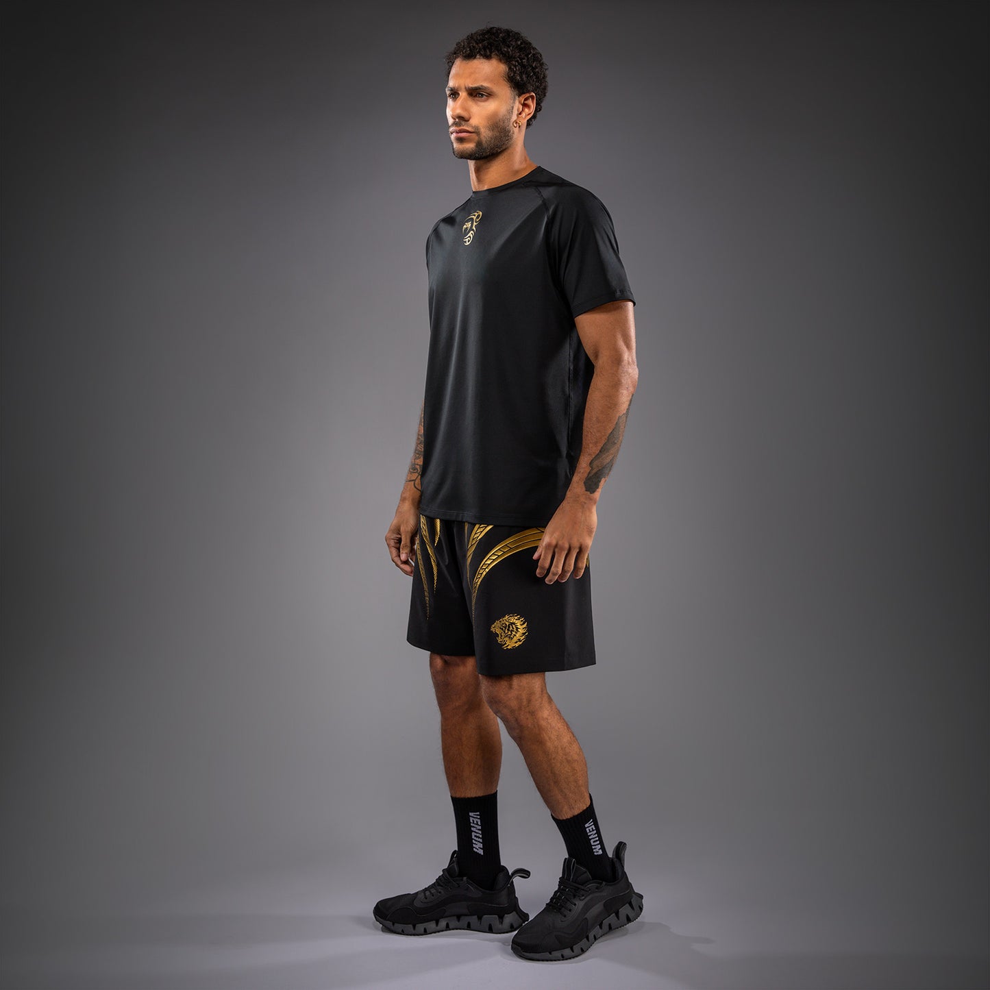 Venum x Mike Tyson Tiger ドライテックTシャツ - ブラック/ゴールド