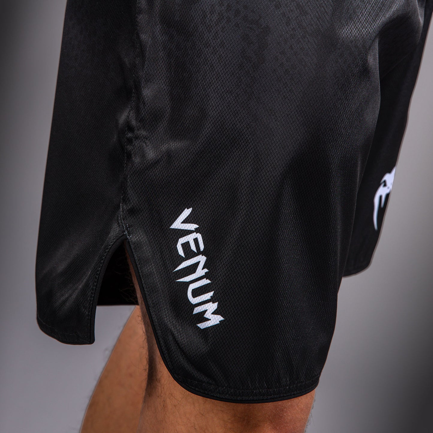 Venum Black Viper ファイトショーツ – ブラック