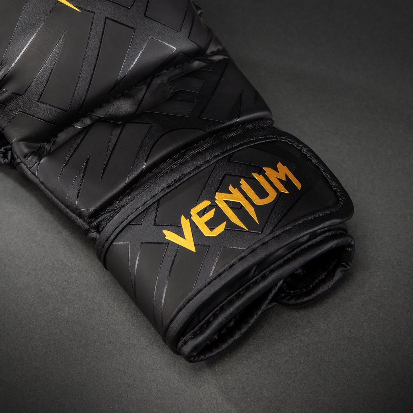 Venum Contender 1.5 XT 3D スパーリンググローブ - ブラック/ゴールド