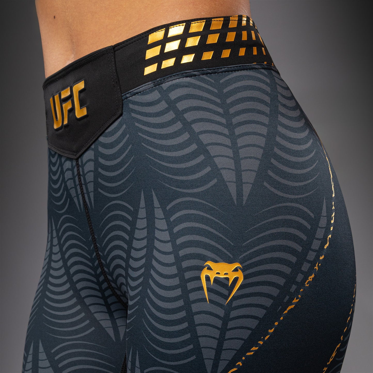 UFC Zenith by Venum Authentic Fight Night ショートフィットヴァレトゥードショーツ レディース - チャンピオン