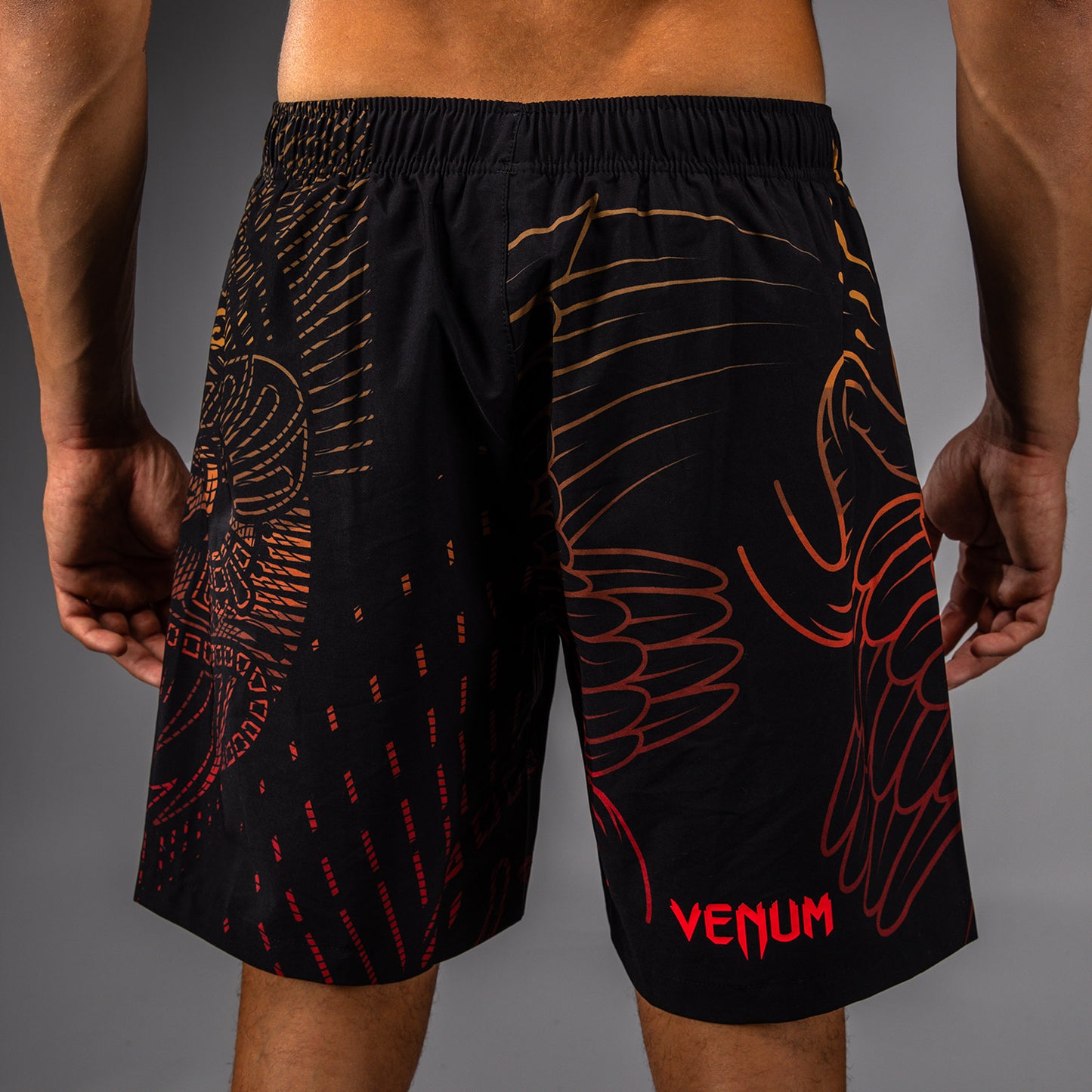 Venum Quetzal Fury トレーニングショーツ - ブラック/フューリーレッド/タンジェリン