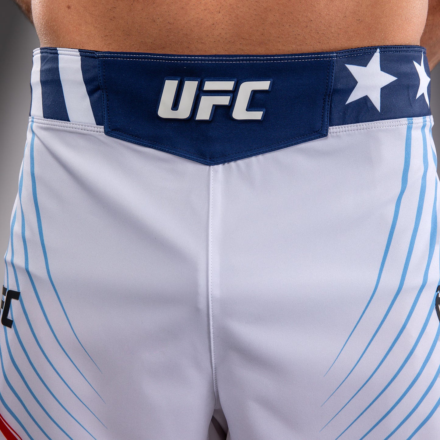 UFC Freedom 250 by Venum メンズ Custom Authentic Fight Night ファイトショーツ ショートフィット - ホワイト
