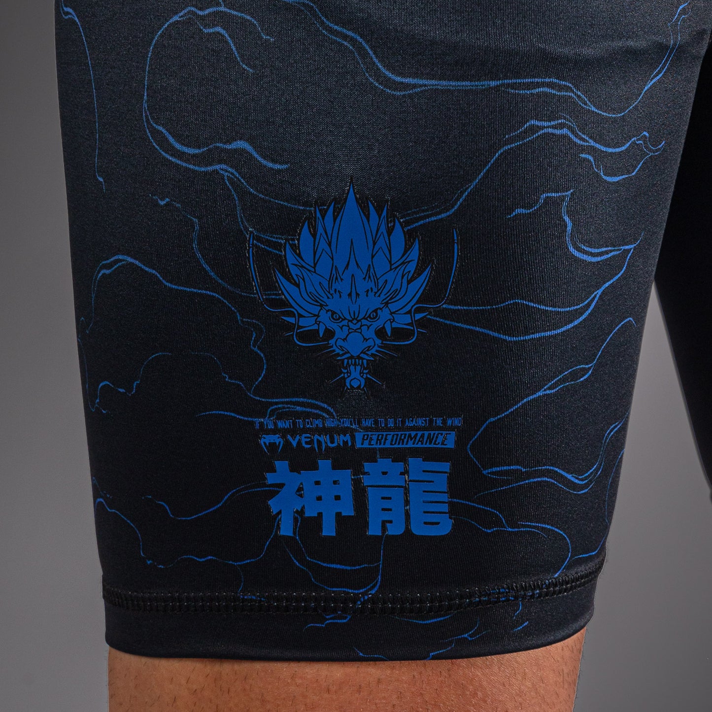 Venum Thunder Dragon コンプレッションショーツ – ブラック/ロイヤルブルー