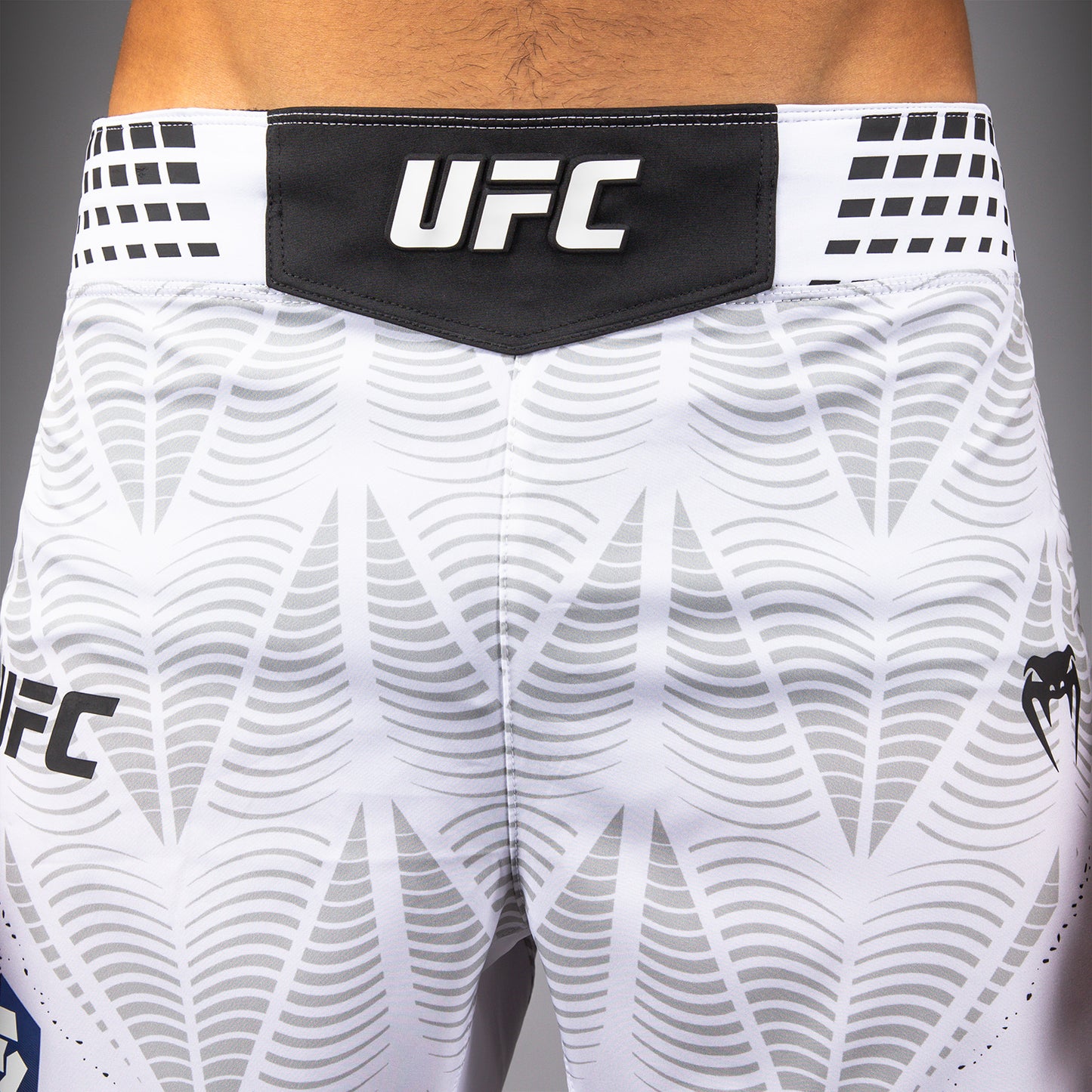 UFC Zenith by Venum Authentic Fight Night ショートフィットファイトショーツ メンズ - ホワイト