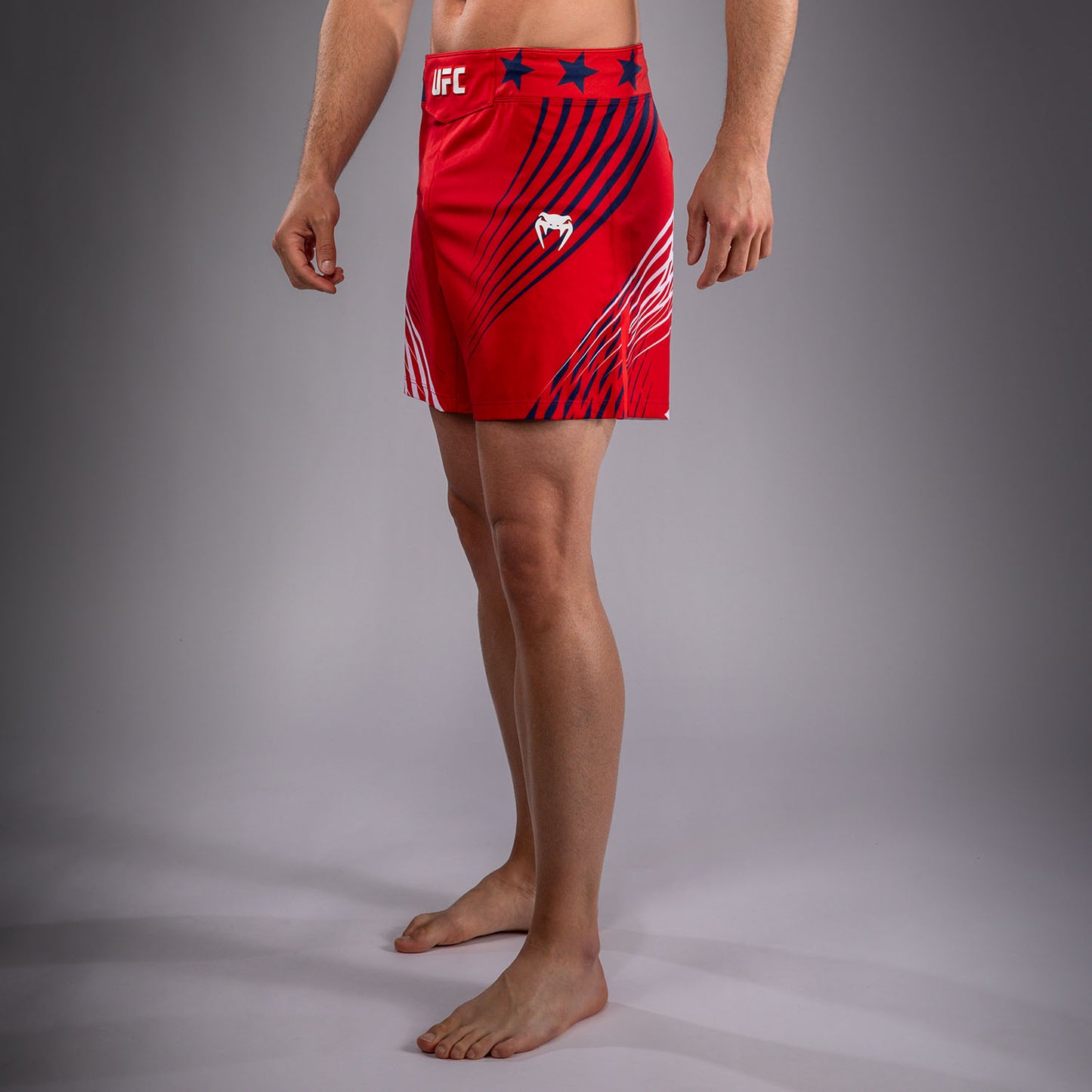 Official UFC Freedom 250 by Venum メンズ Authentic Fight Night ファイトショーツ ショートフィット - レッド