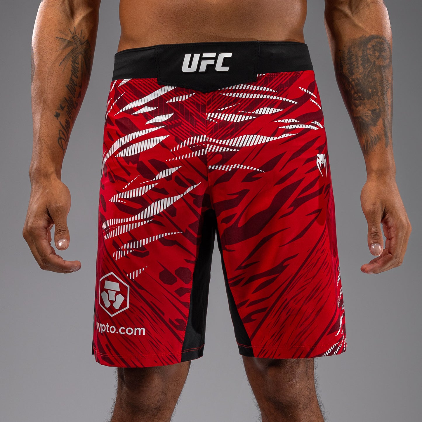 UFC Fusion by Venum Authentic Fight Night レスリングショーツ（男性用、フィットラルゴ） - レッド