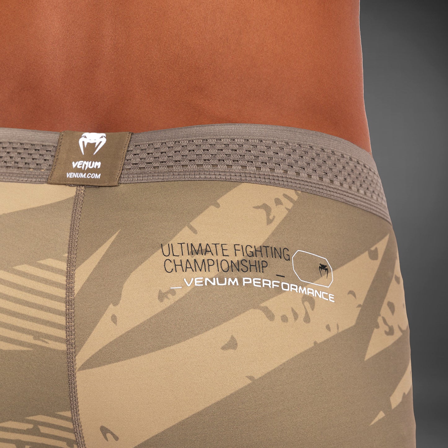 UFC Adrenaline By Venum Fight Week メンズベールチュドショート - Desert Camo