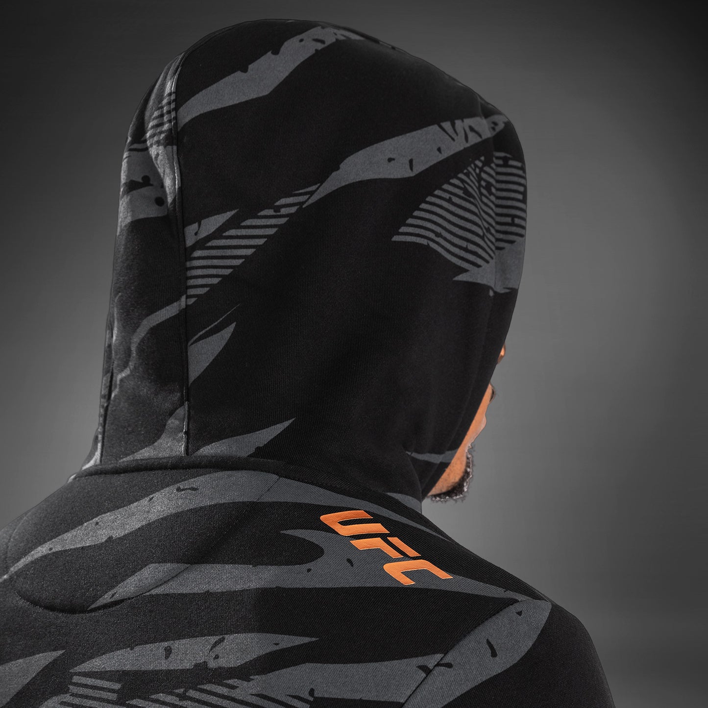 UFC Adrenaline By Venum Fight Week メンズプルオーバーパーカー - Urban Camo