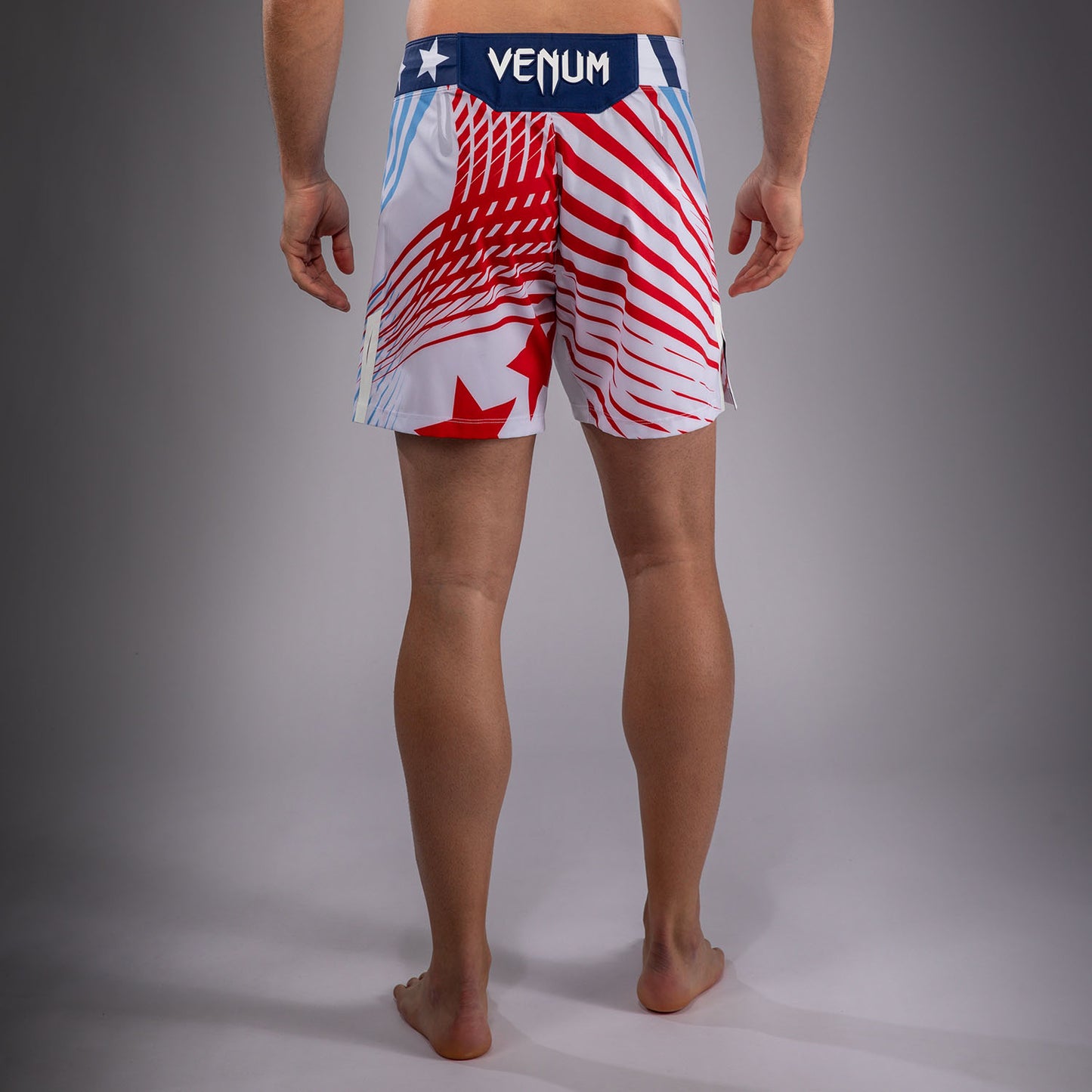 UFC Freedom 250 by Venum メンズ Custom Authentic Fight Night ファイトショーツ ショートフィット - ホワイト