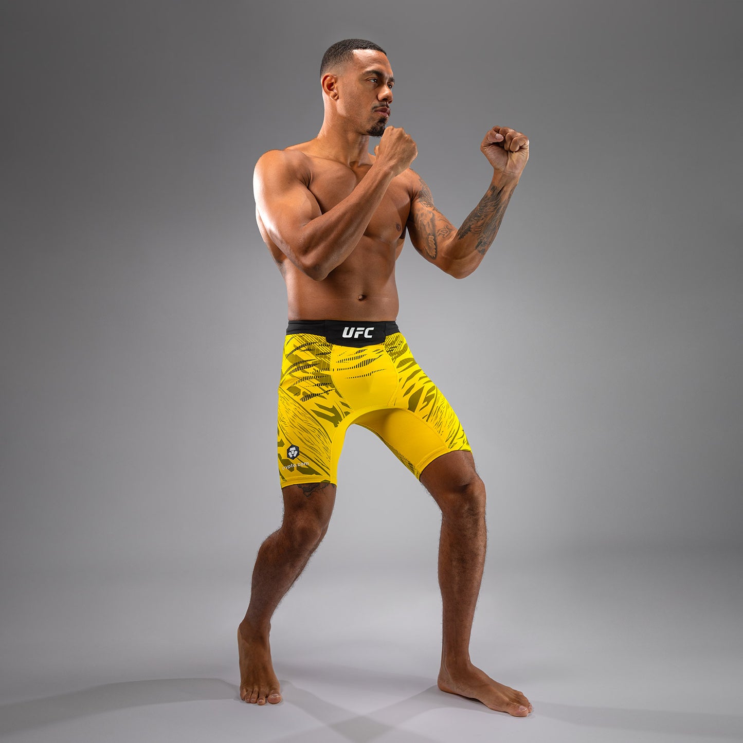 UFC Fusion by Venum Authentic Fight Night ヴァレトゥードショーツ（男性用） - イエロー