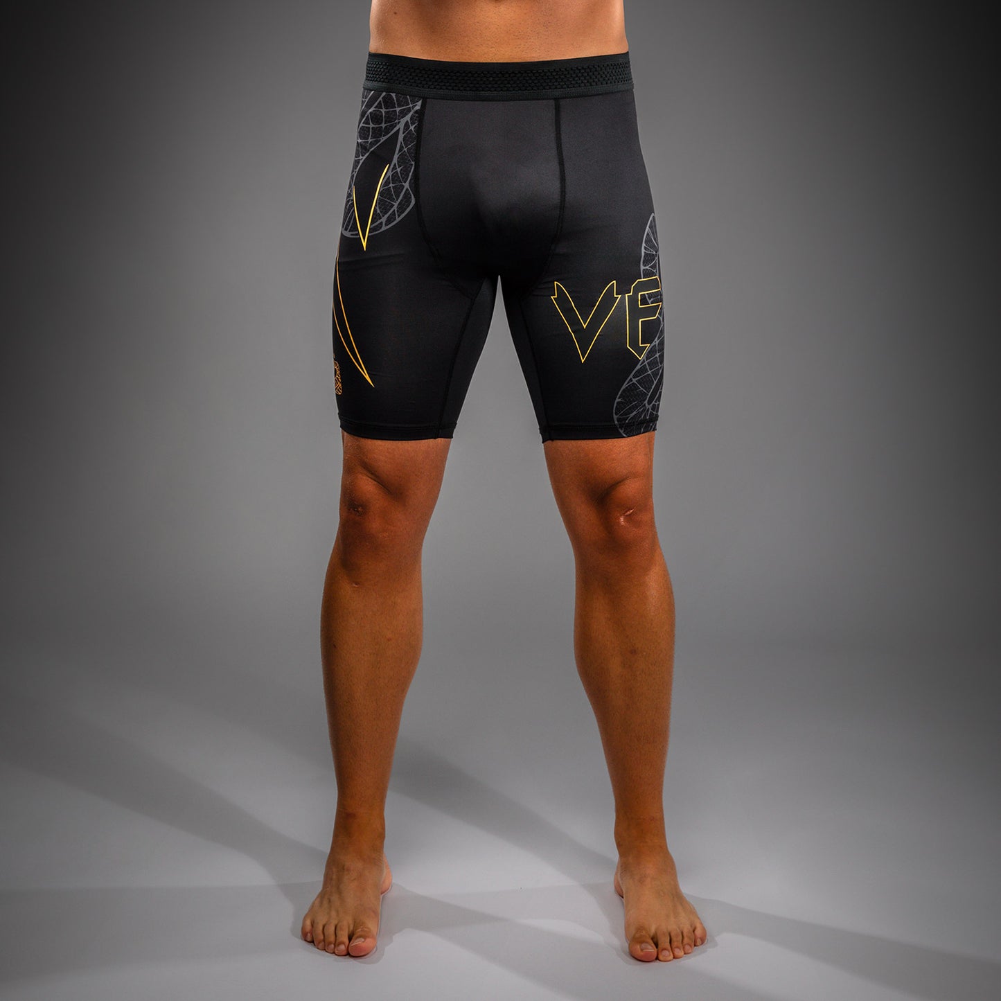 Venum Serpenti Vale Tudo ショーツ – ブラック/シルバー/ゴールド
