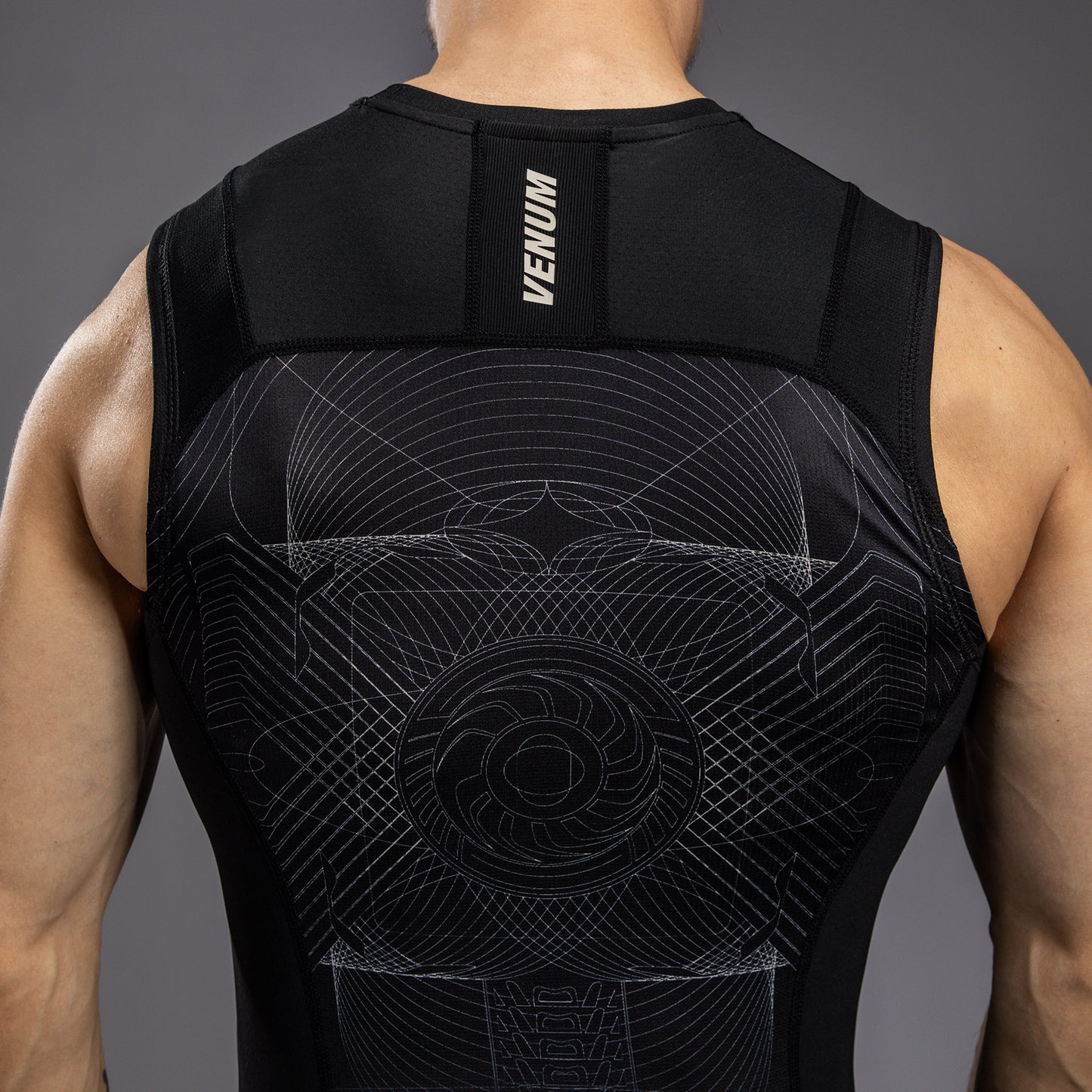 Venum G-Fit Air ノースリーブラッシュガード メンズ - ディープブラック/デザートサンド