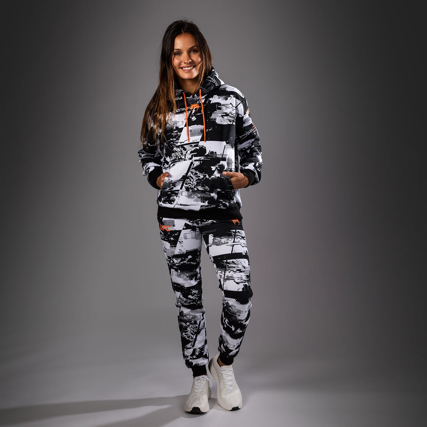 UFC Zenith by Venum Authentic Fight Week プルオーバーパーカー レディース - ホワイト