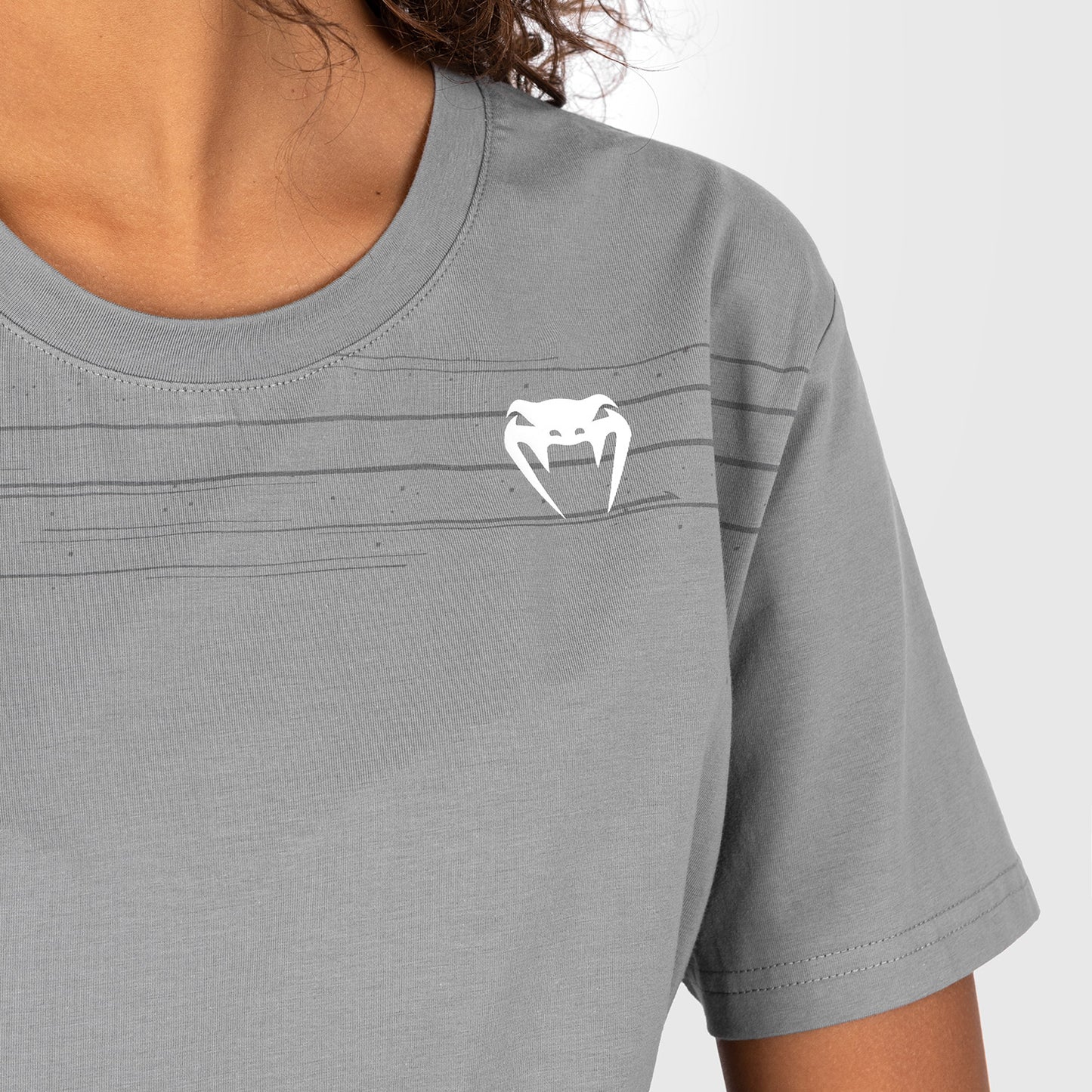 UFC Venum Performance Institute 2.0 女性用Tシャツ - グレー