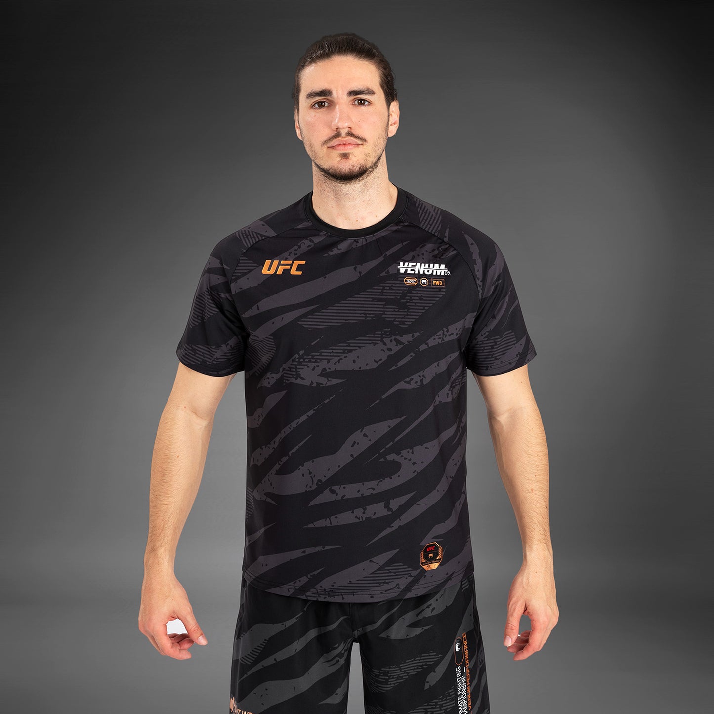 UFC Adrenaline By Venum Fight Week メンズ・ドライ・テックTシャツ - Urban Camo