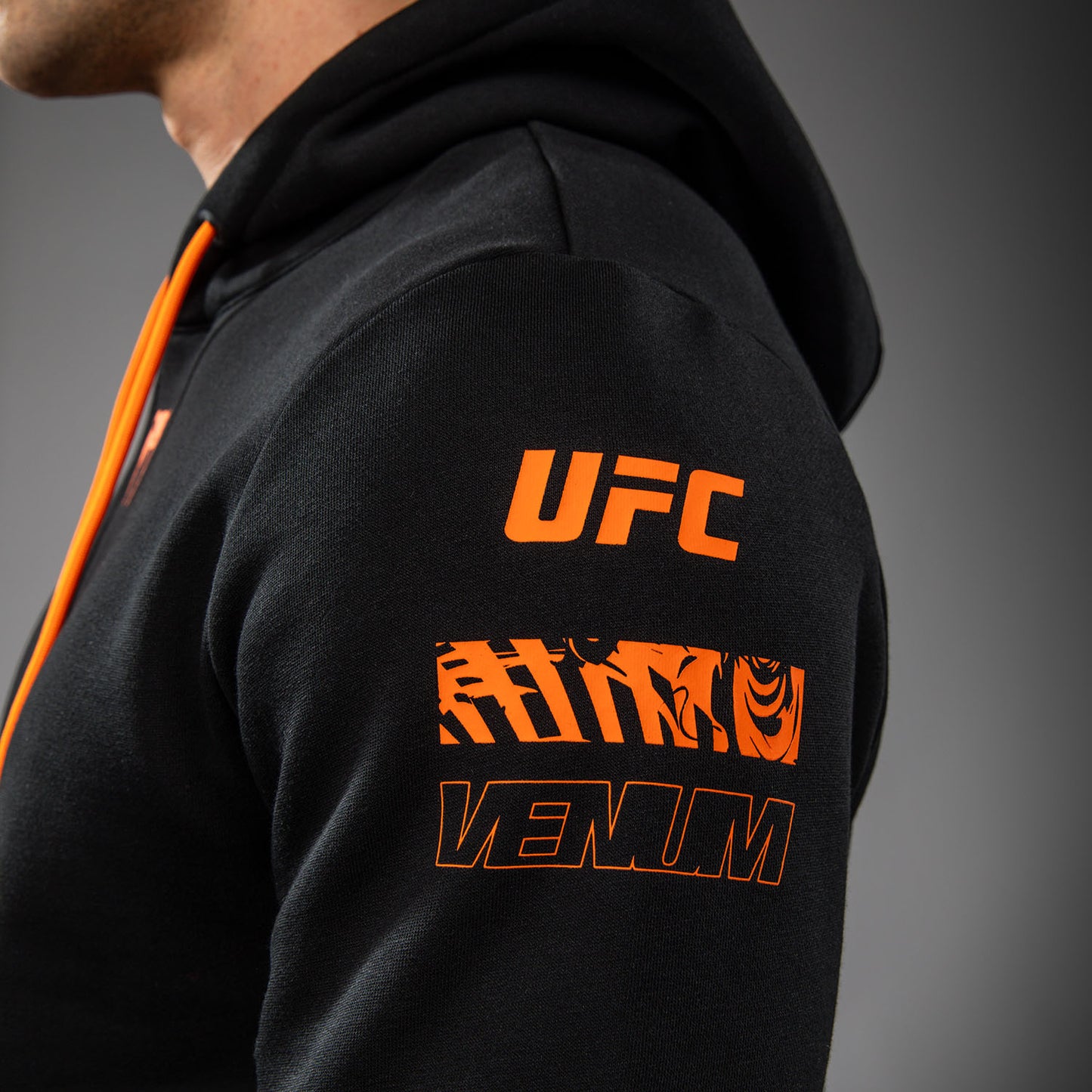 UFC Zenith by Venum Authentic Fight Week プルオーバーパーカー メンズ - ブラック