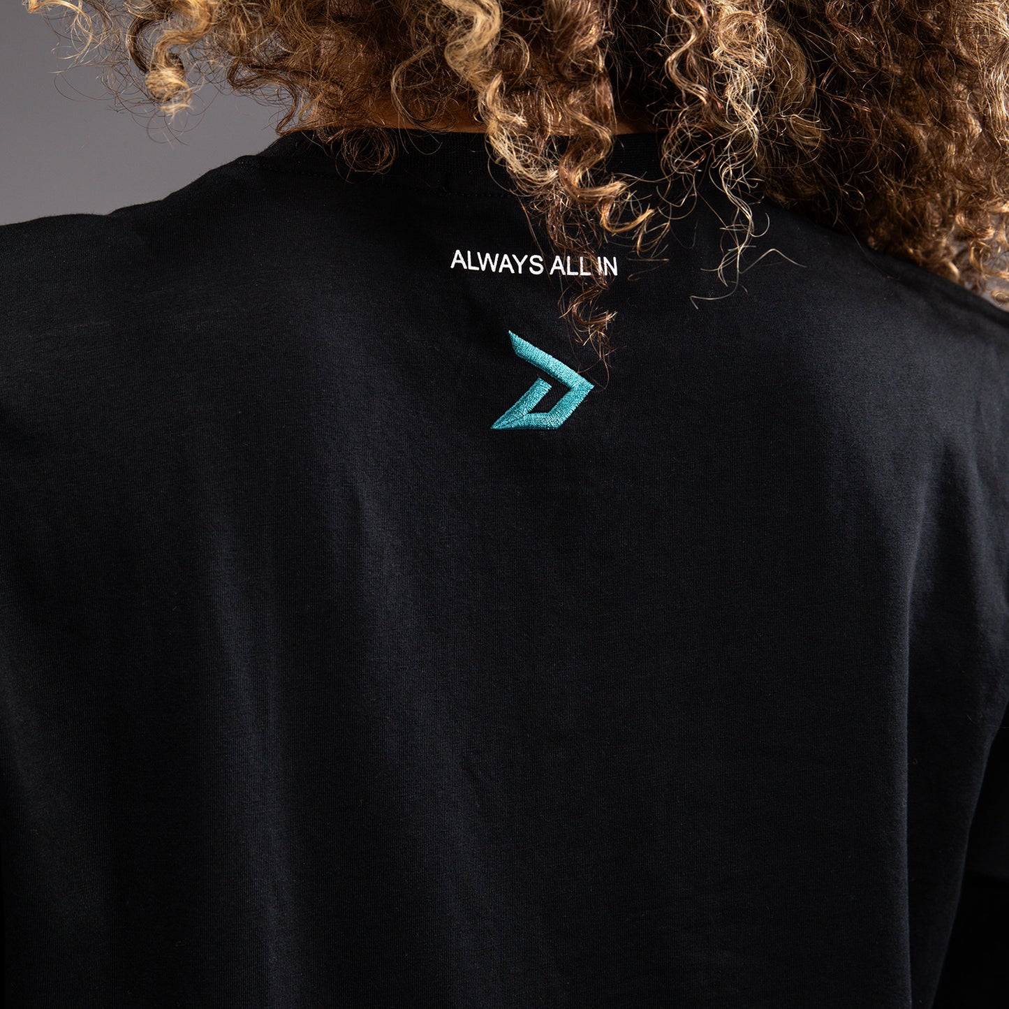 Venum x Demi オーバーサイズTシャツ – ブラック