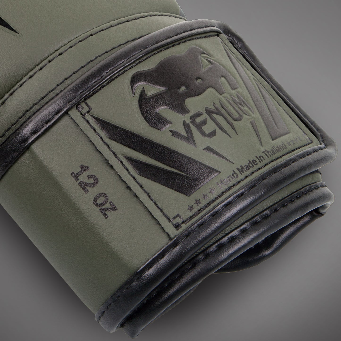 Venum Elite ボクシンググローブ：カーキ／ブラック