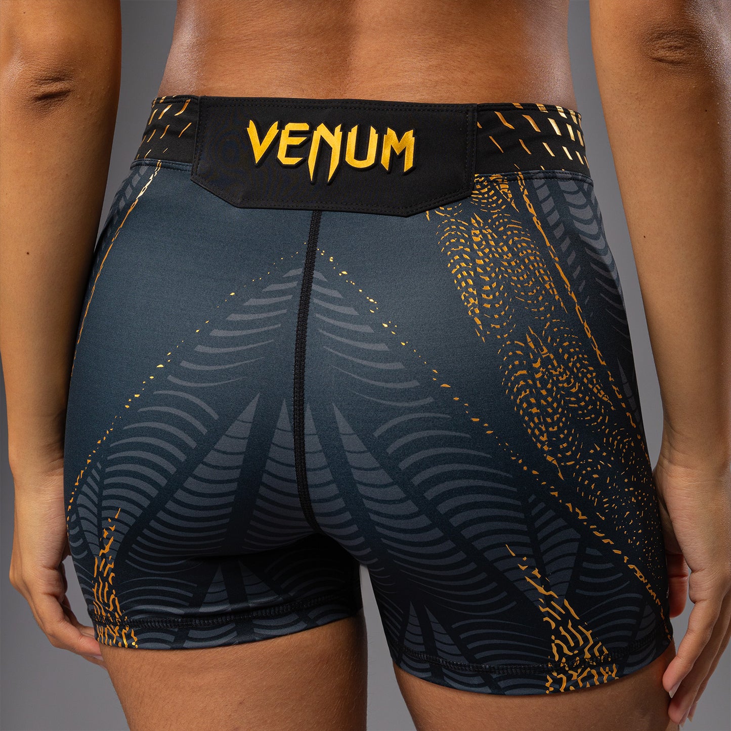 UFC Zenith by Venum Authentic Fight Night ショートフィットヴァレトゥードショーツ レディース - チャンピオン