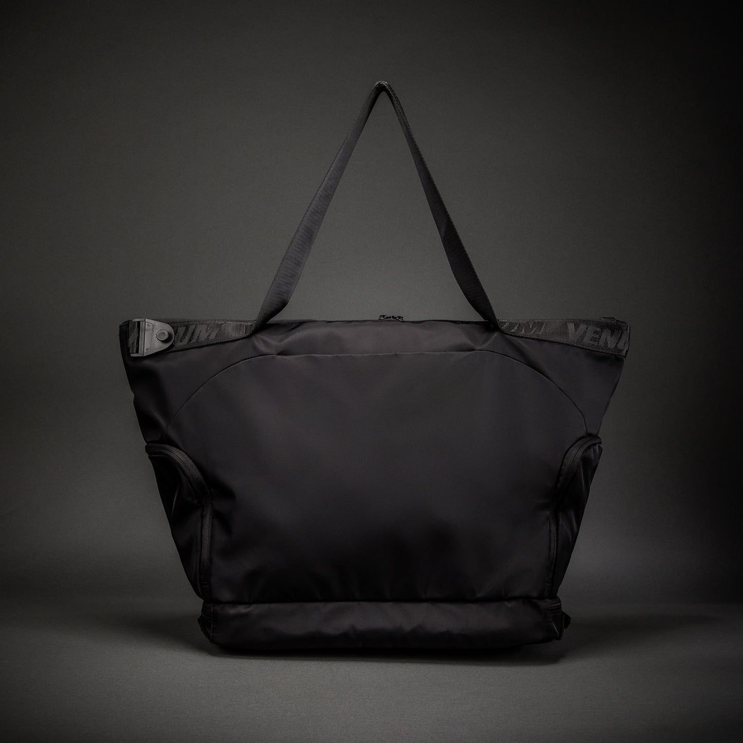 Venum Essential スポーツバッグ - ブラック