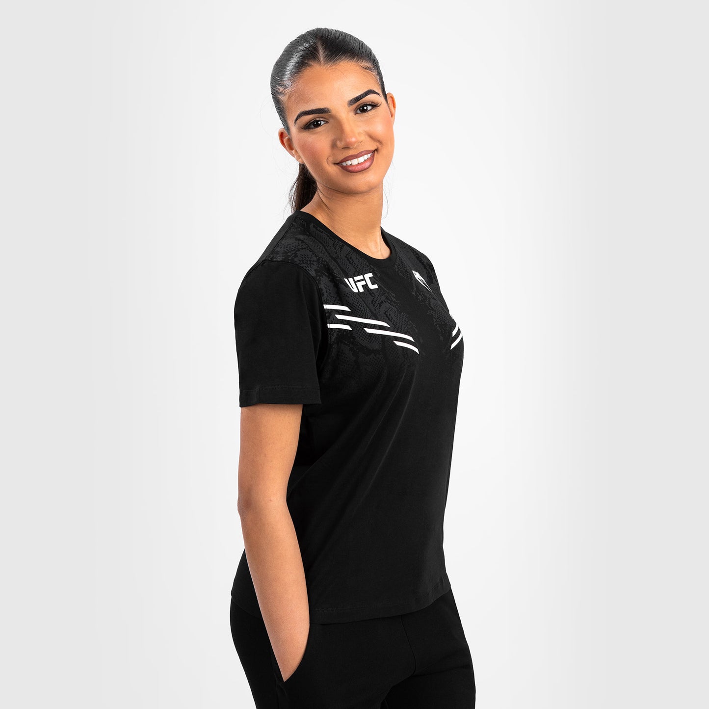 UFC Adrenaline by Venum Replica 女性用半袖Tシャツ - ブラック
