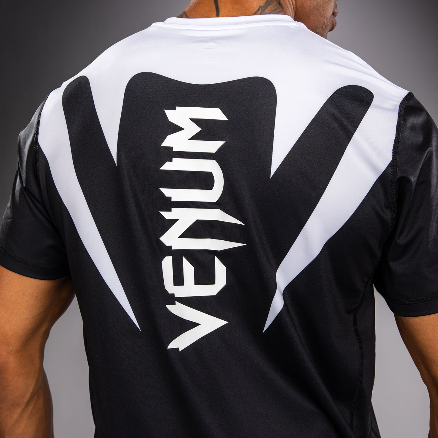 Venum Attack 90 ドライテックTシャツ – ホワイト/ブラック